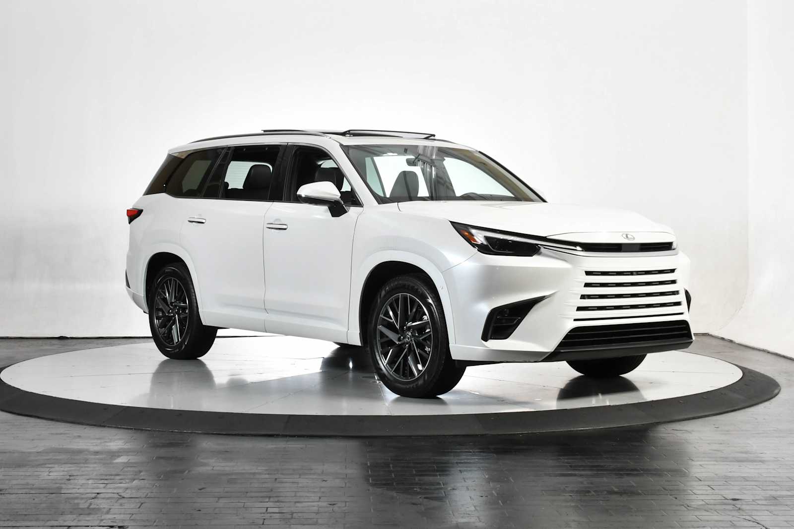 Used 2025 Wind Chill Pearl Lexus Premium image 7