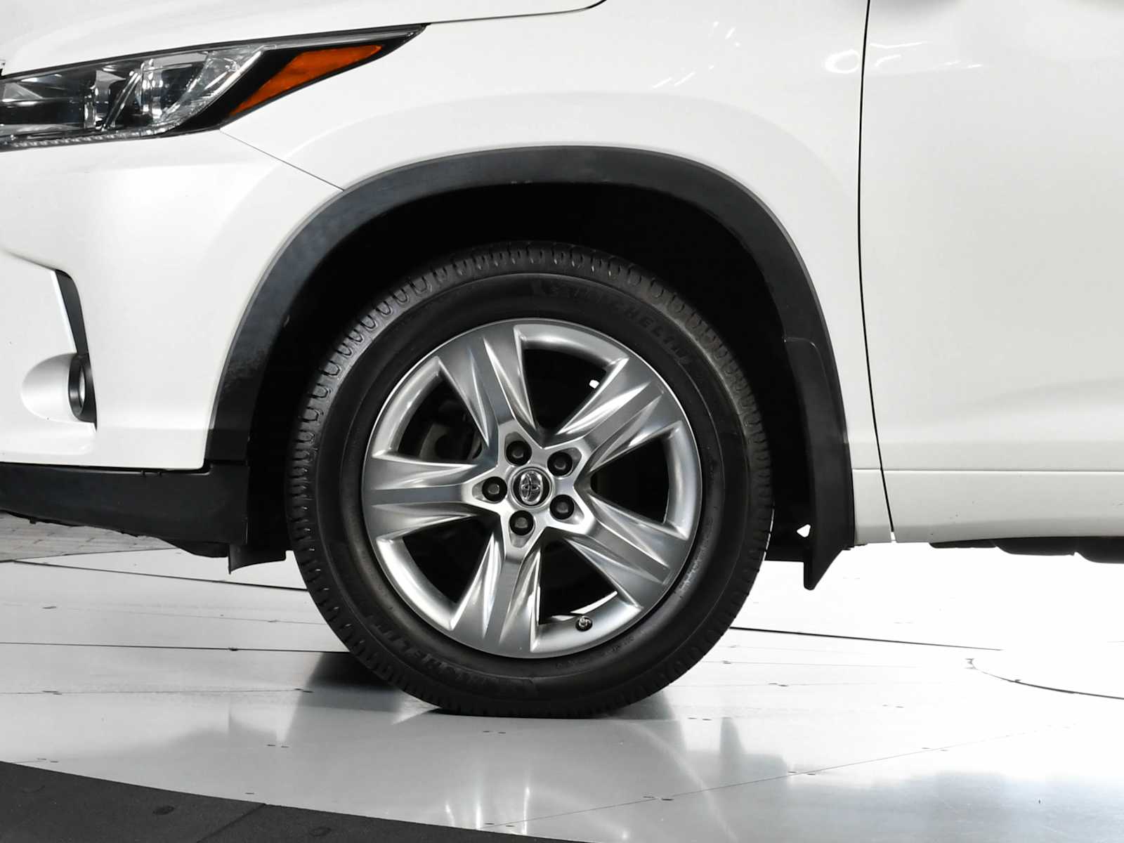 Used 2018 Blizzard Pearl Toyota Limited image 11