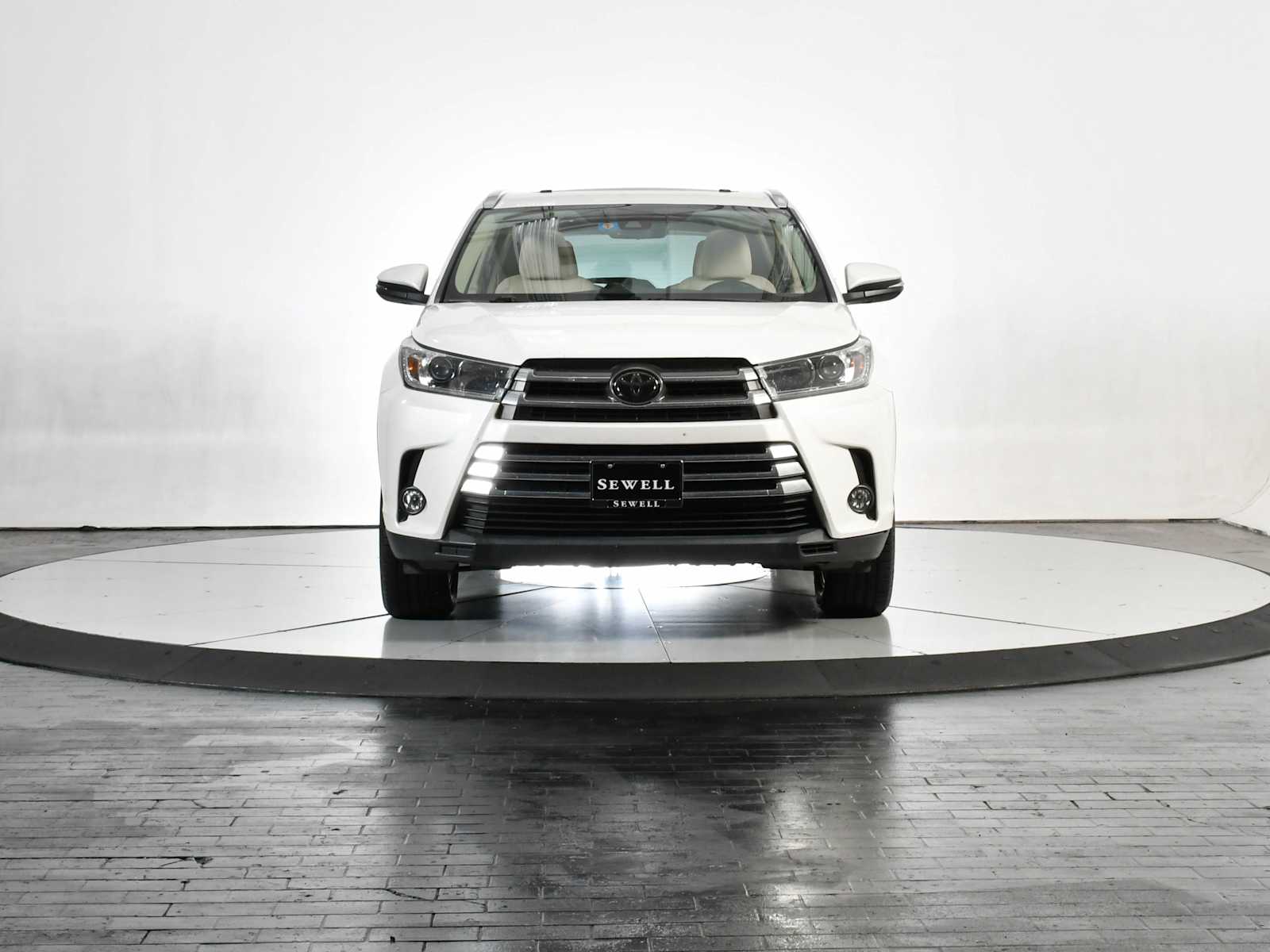 Used 2018 Blizzard Pearl Toyota Limited image 9