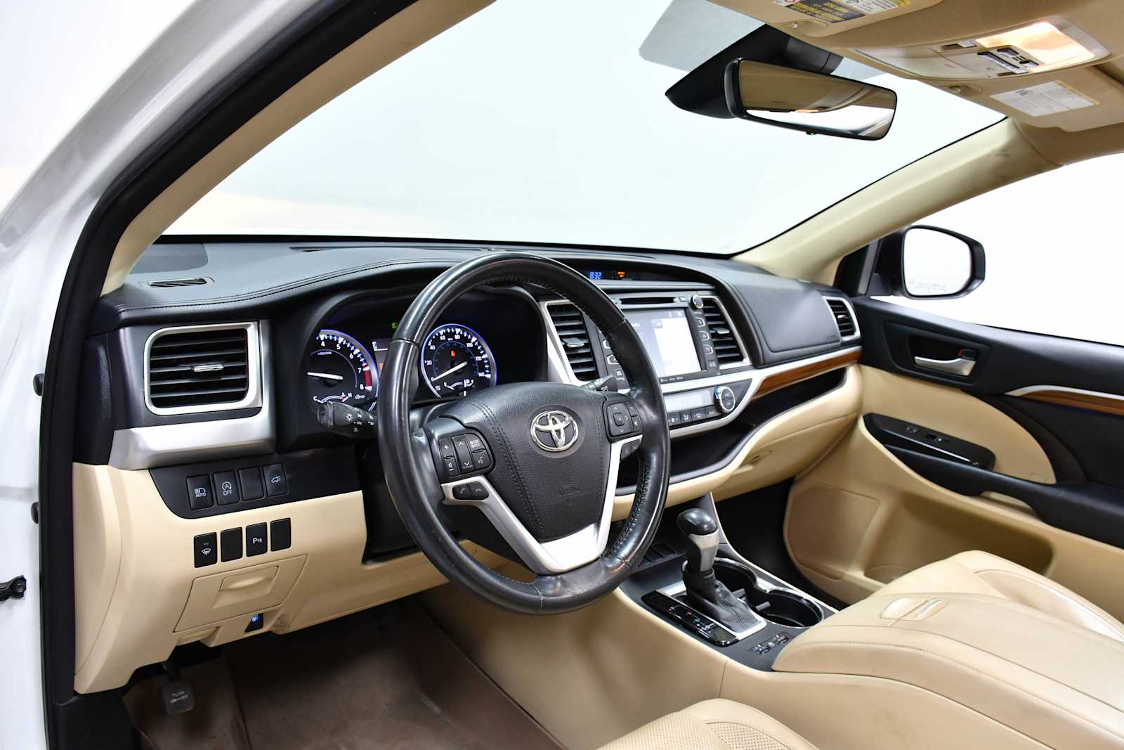 Used 2018 Blizzard Pearl Toyota Limited image 16
