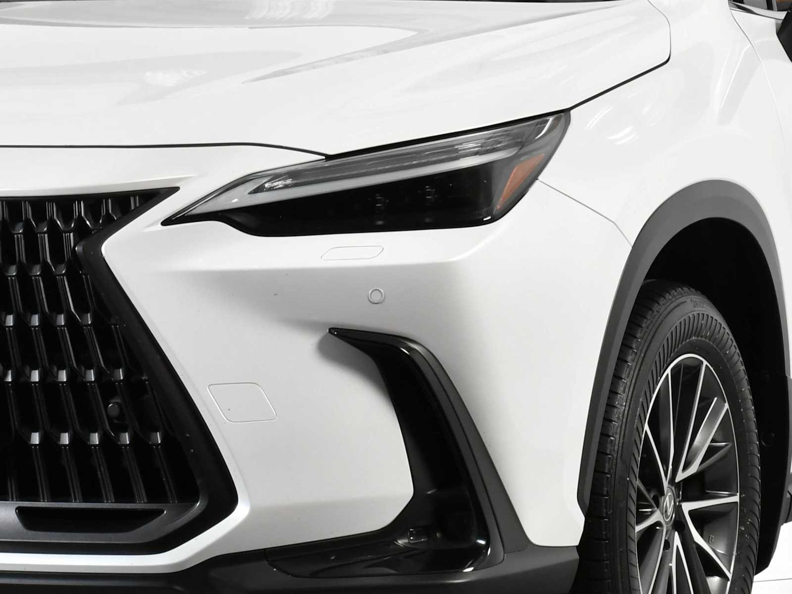 Used 2024 Eminent White Pearl Lexus Luxury image 9