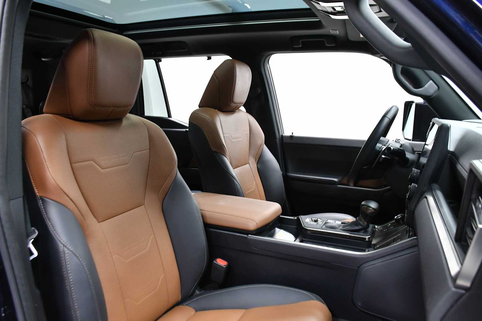 Certified Used 2025 Nightfall Mica Lexus Luxury+ image 22