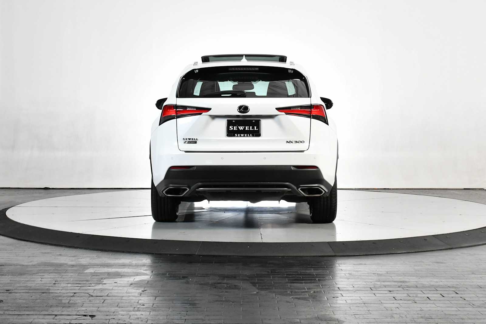 Used 2018 Ultra White Lexus  image 4