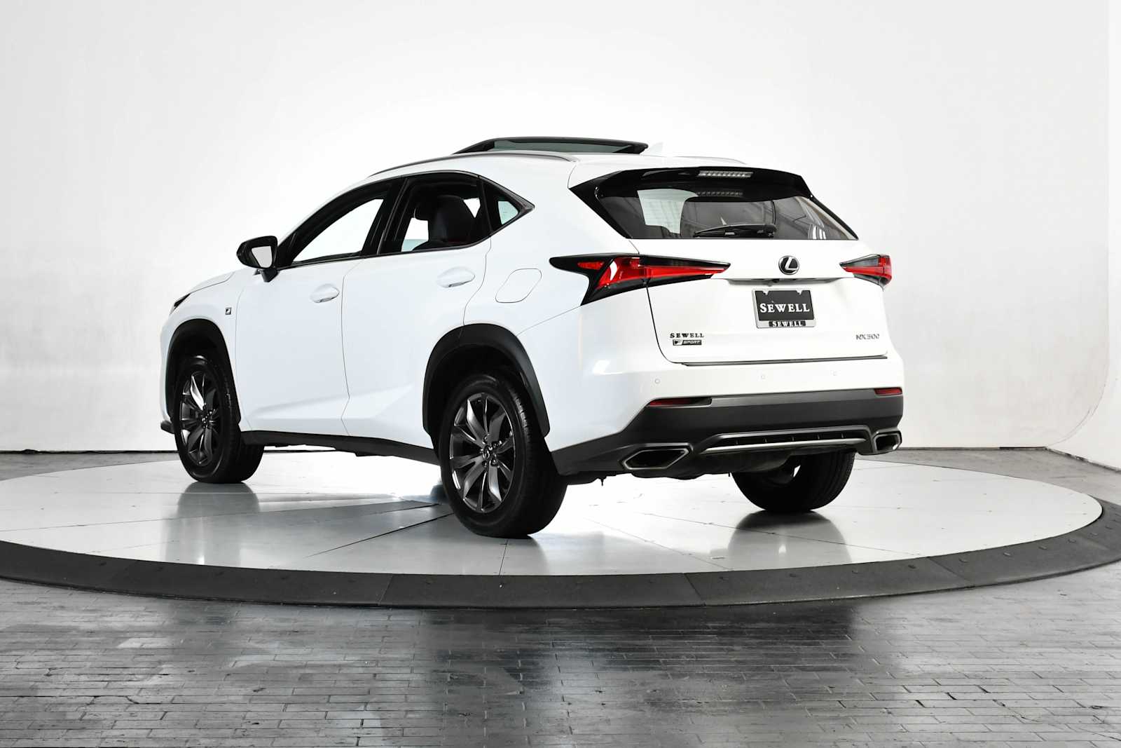 Used 2018 Ultra White Lexus  image 3