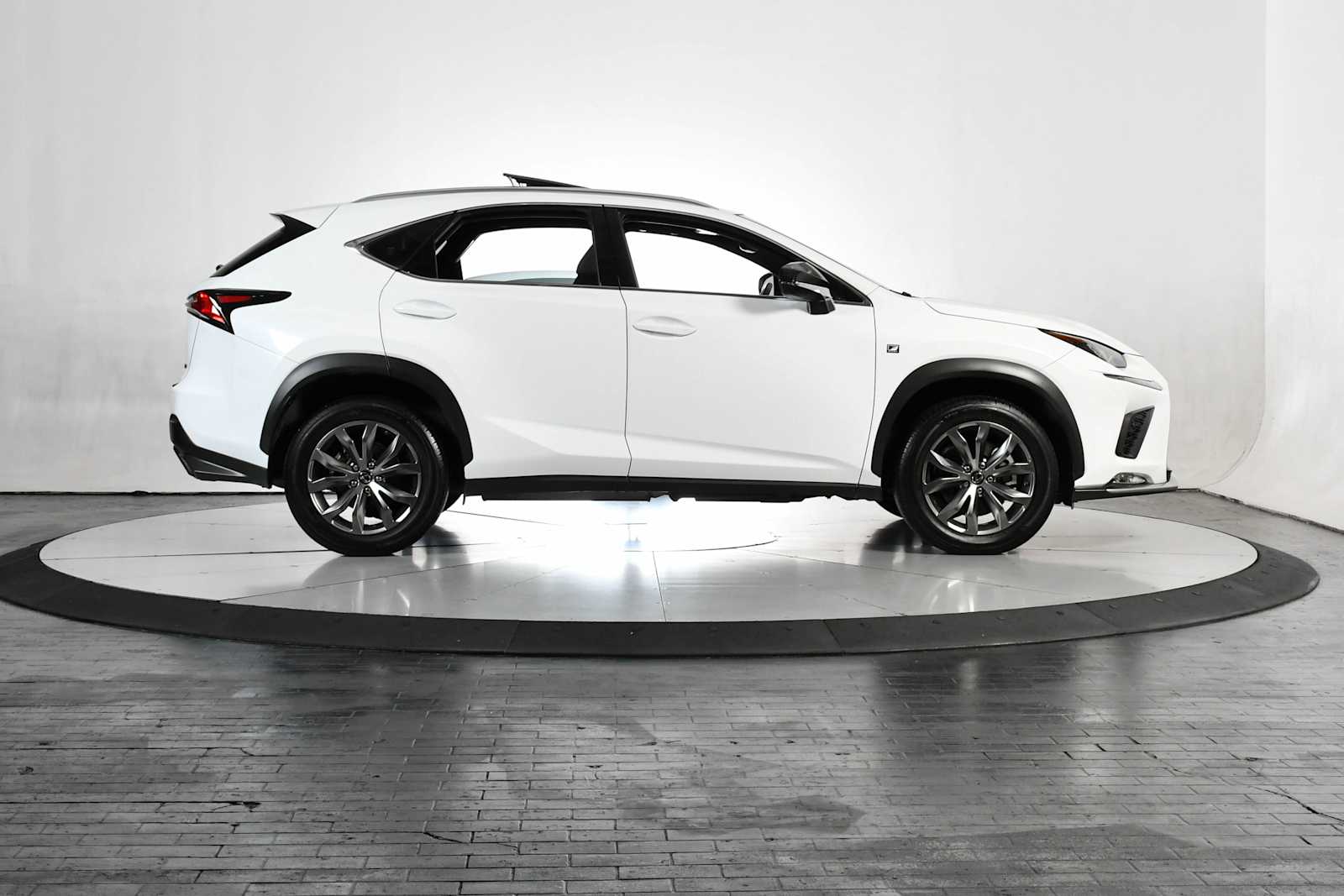 Used 2018 Ultra White Lexus  image 6
