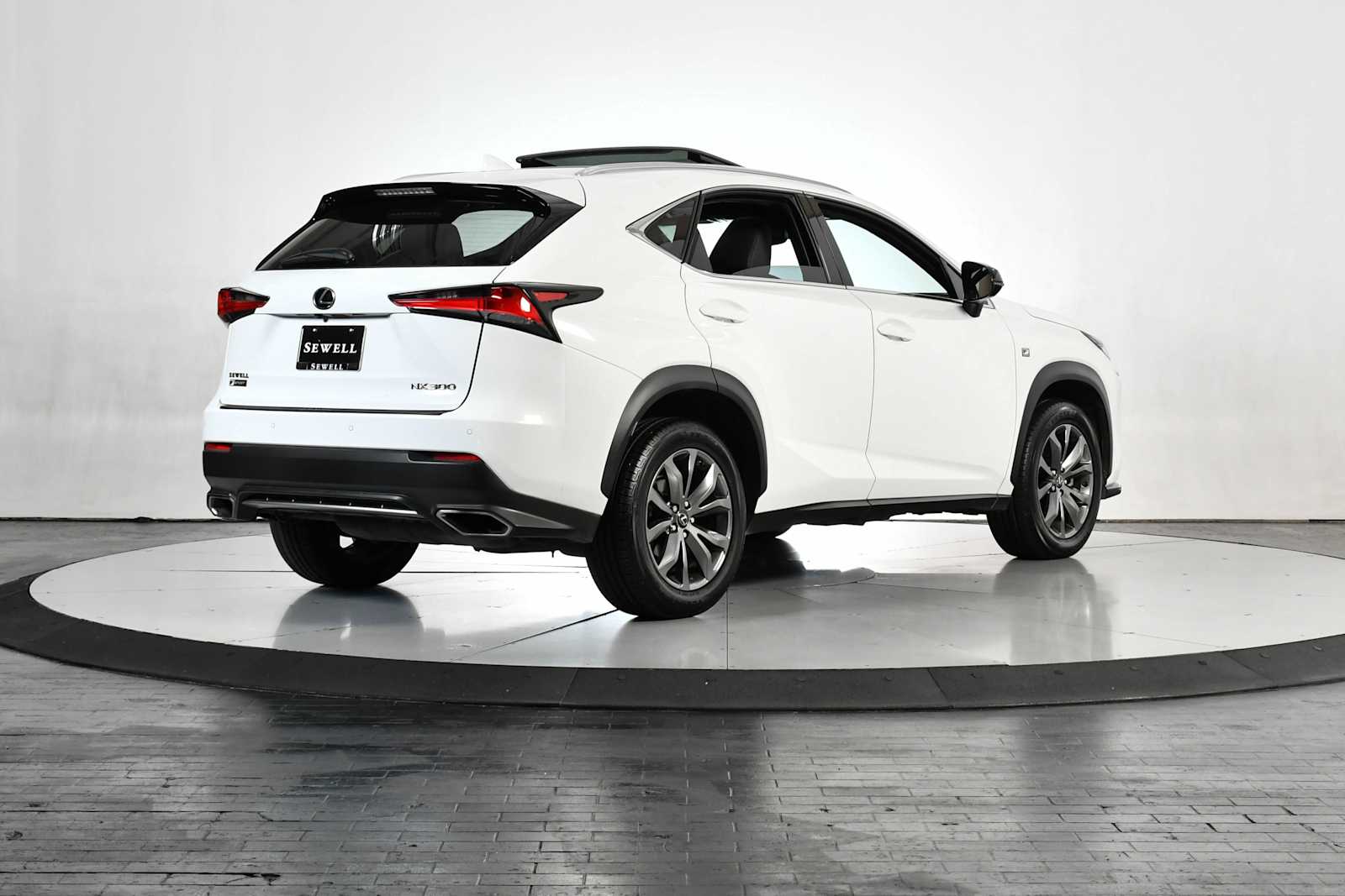 Used 2018 Ultra White Lexus  image 5