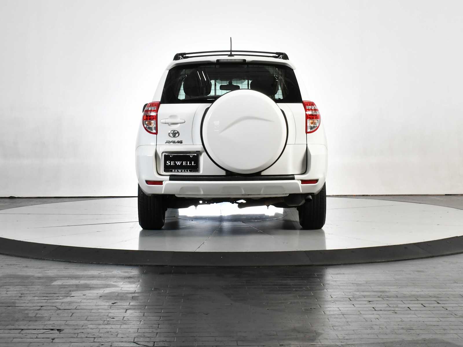 Used 2011 Super White Toyota  image 4