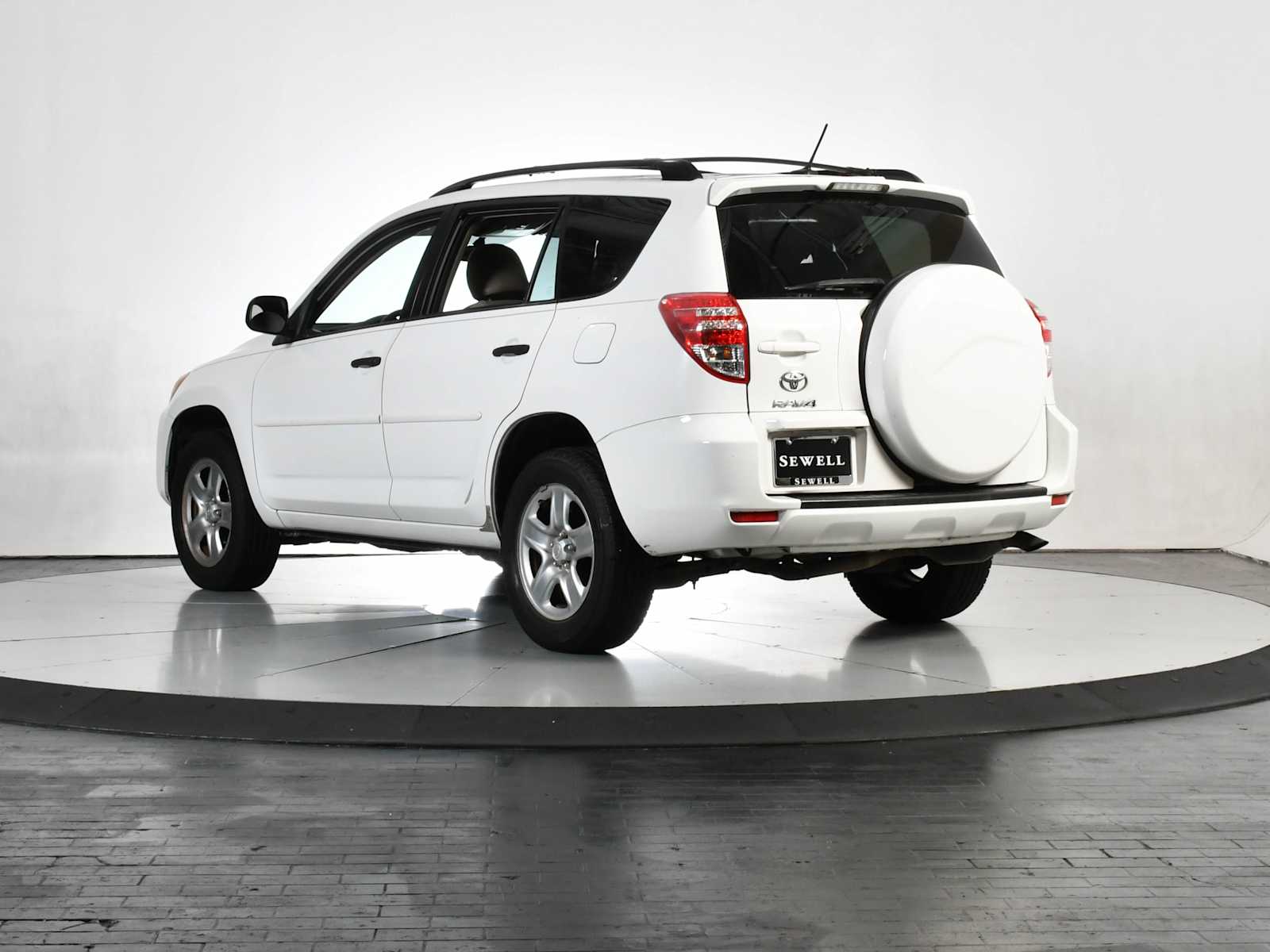 Used 2011 Super White Toyota  image 3