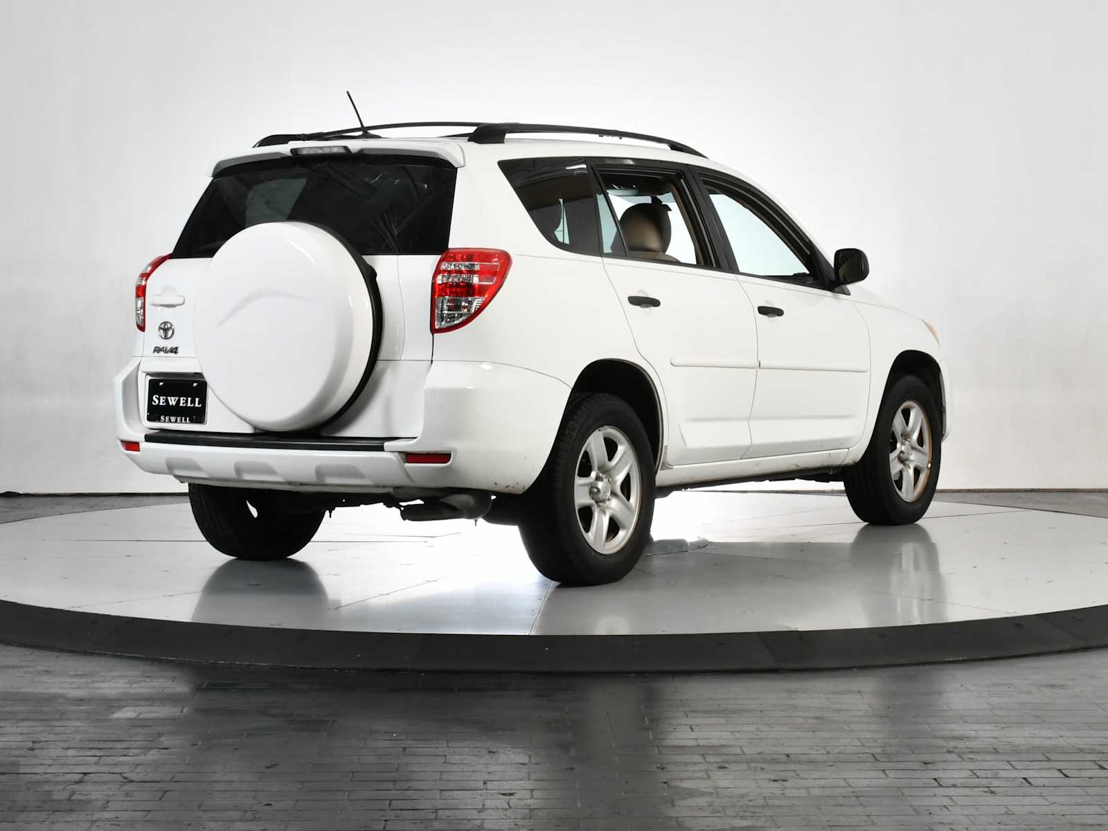 Used 2011 Super White Toyota  image 5