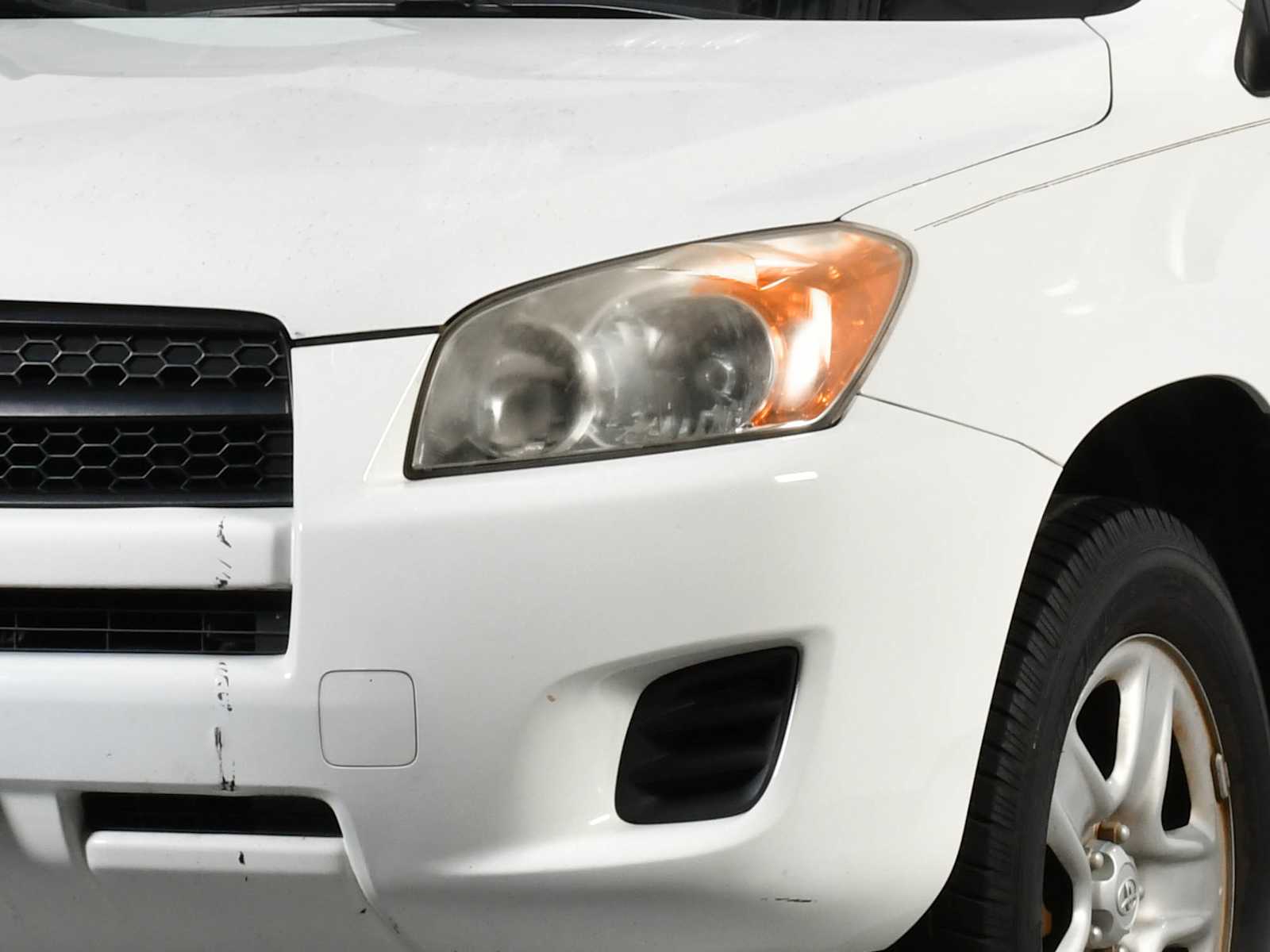 Used 2011 Super White Toyota  image 9