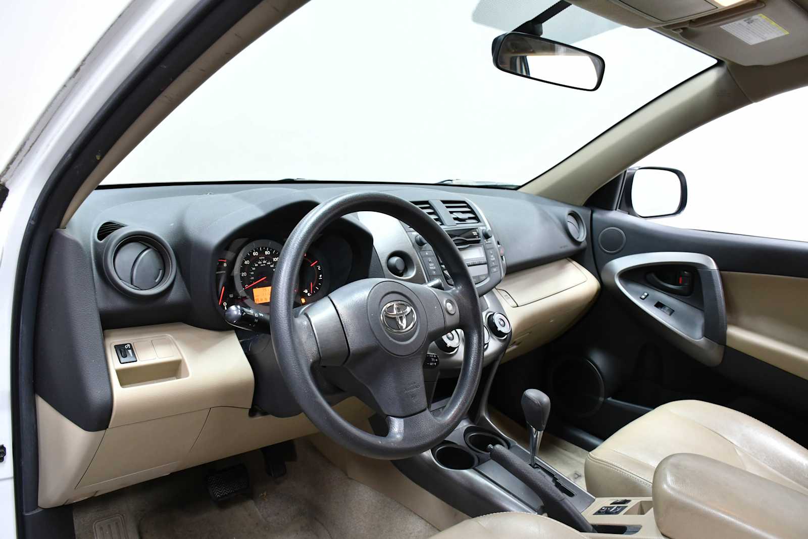 Used 2011 Super White Toyota  image 14