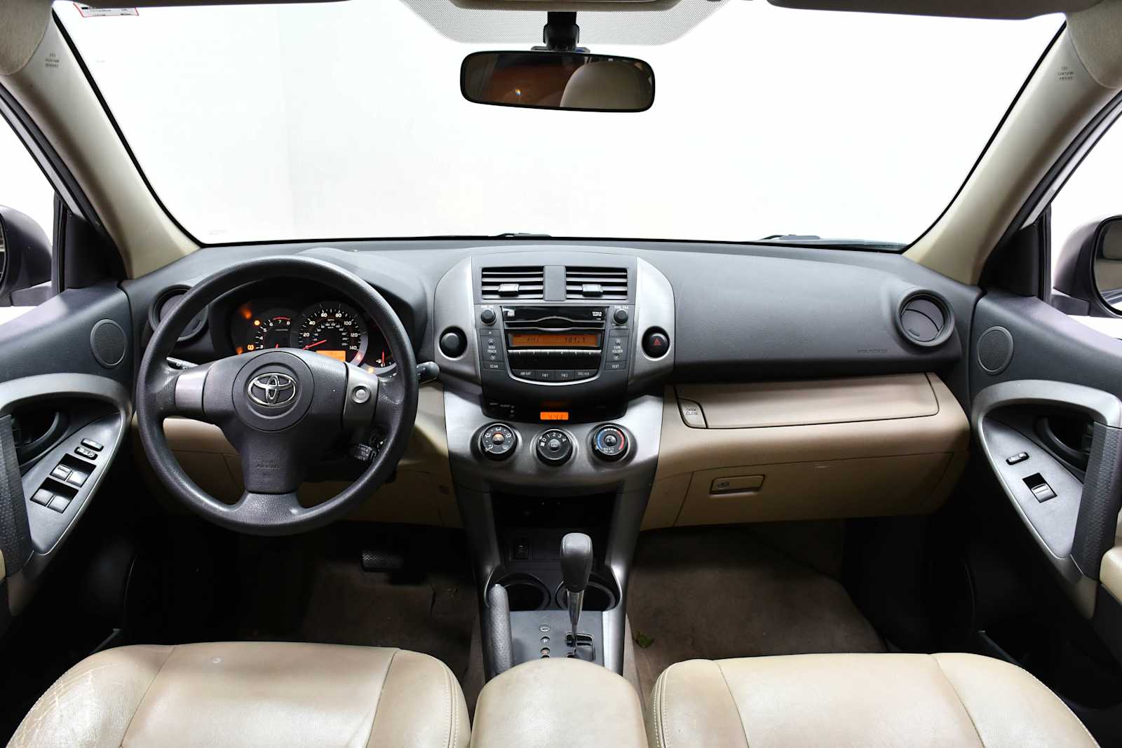 Used 2011 Super White Toyota  image 16