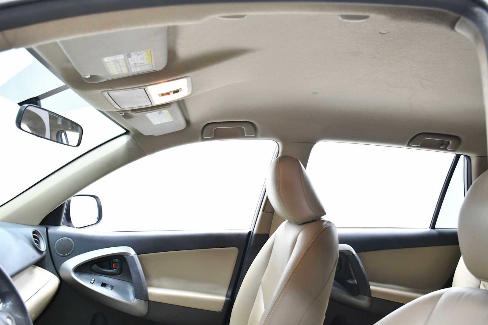 Used 2011 Super White Toyota  image 11