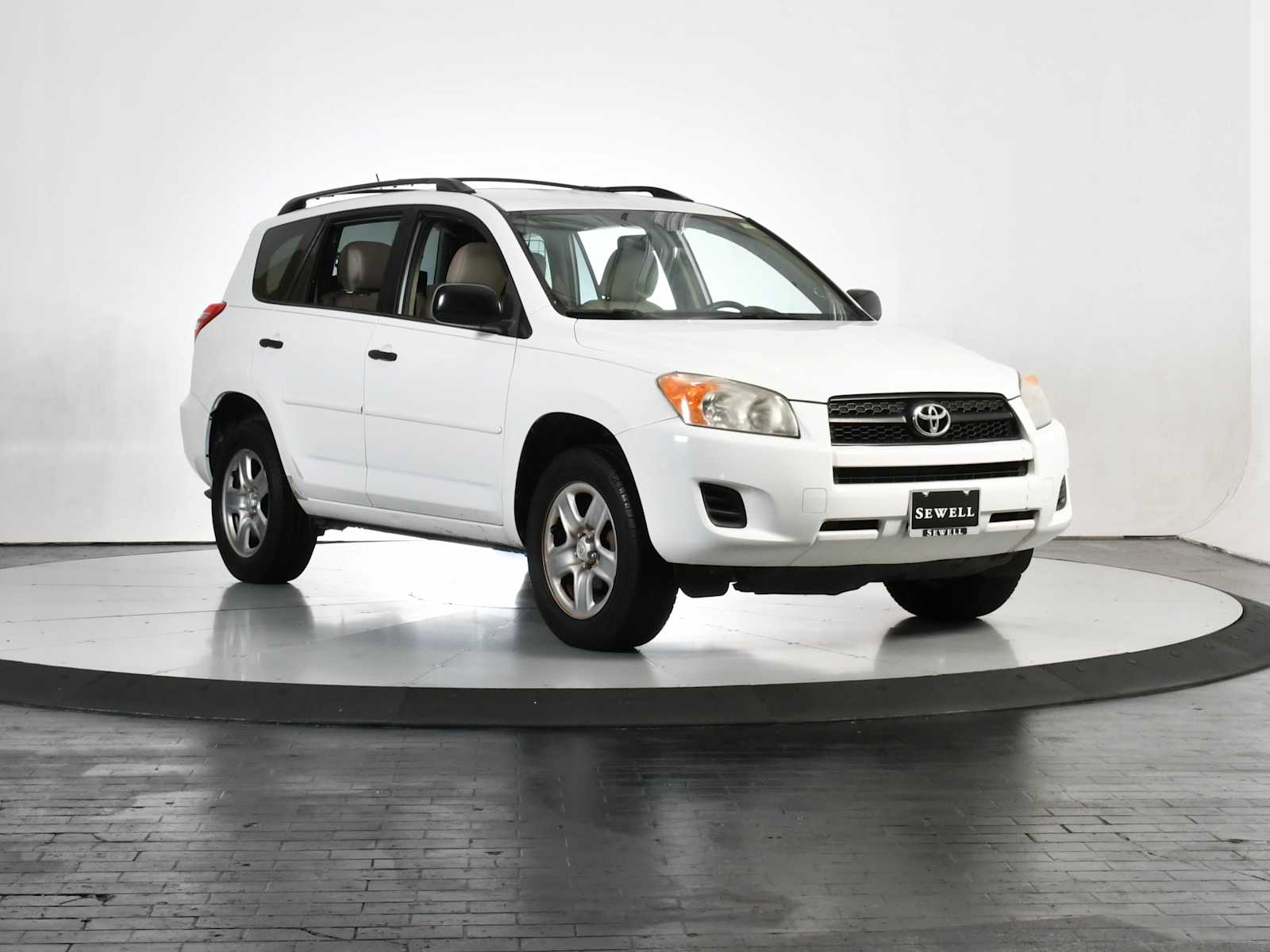 Used 2011 Super White Toyota  image 7