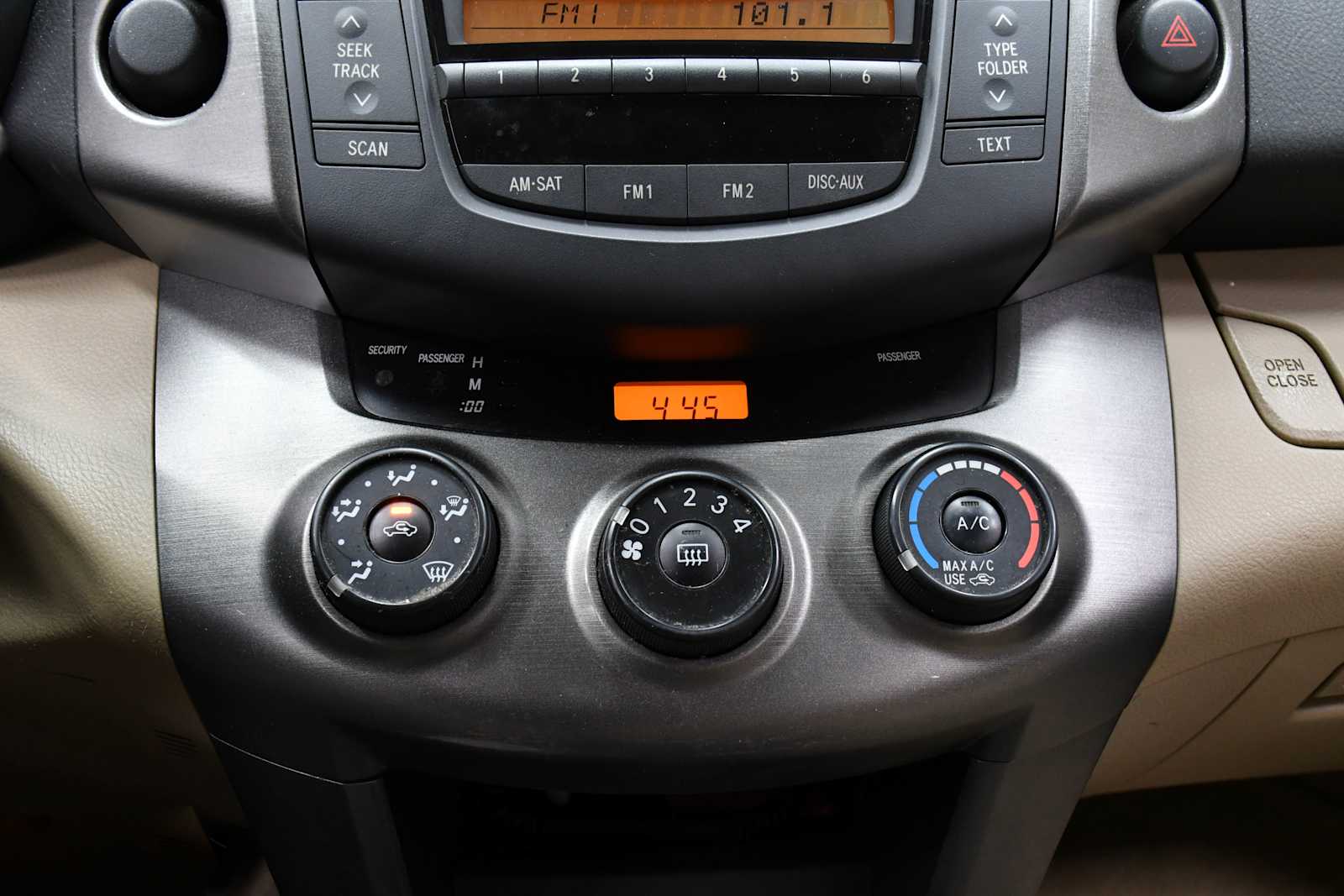 Used 2011 Super White Toyota  image 21