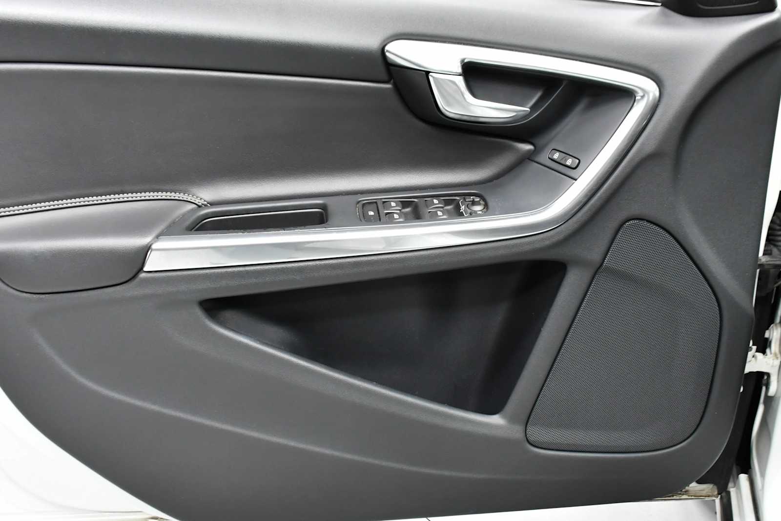 Used 2017 Crystal White Pearl Volvo R-Design Platinum image 13