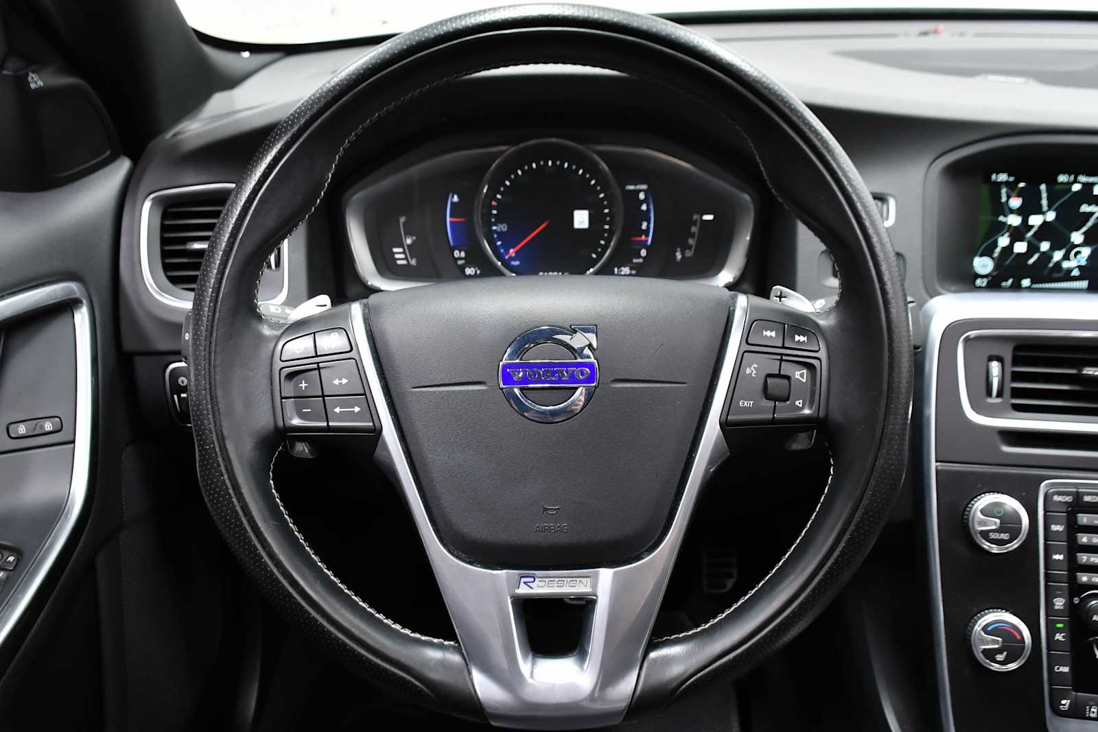 Used 2017 Crystal White Pearl Volvo R-Design Platinum image 17
