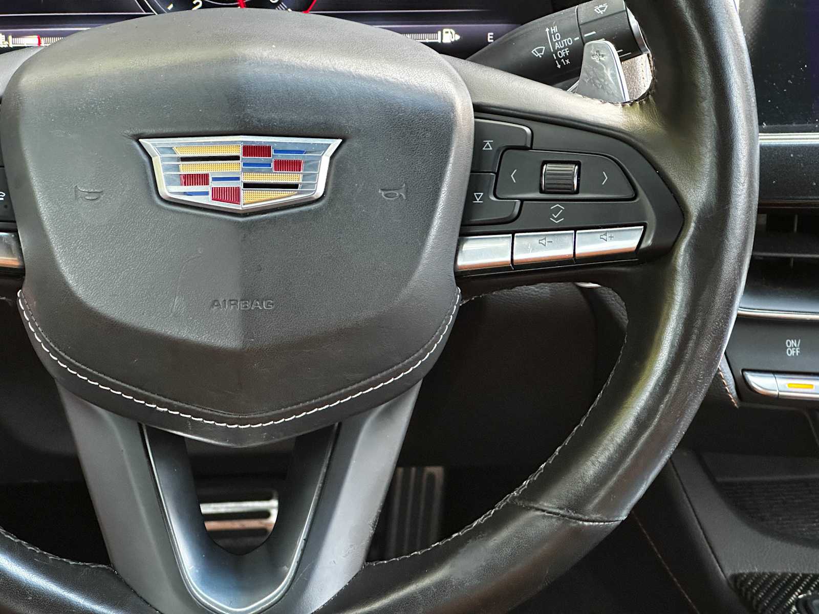 Certified Used 2023 Crystal White Tricoat Cadillac Sport image 20