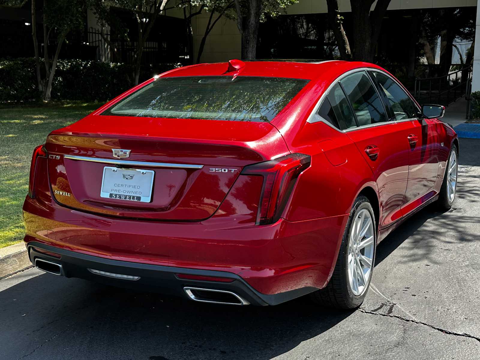 Used 2021 Infrared Tintcoat Cadillac Luxury image 4