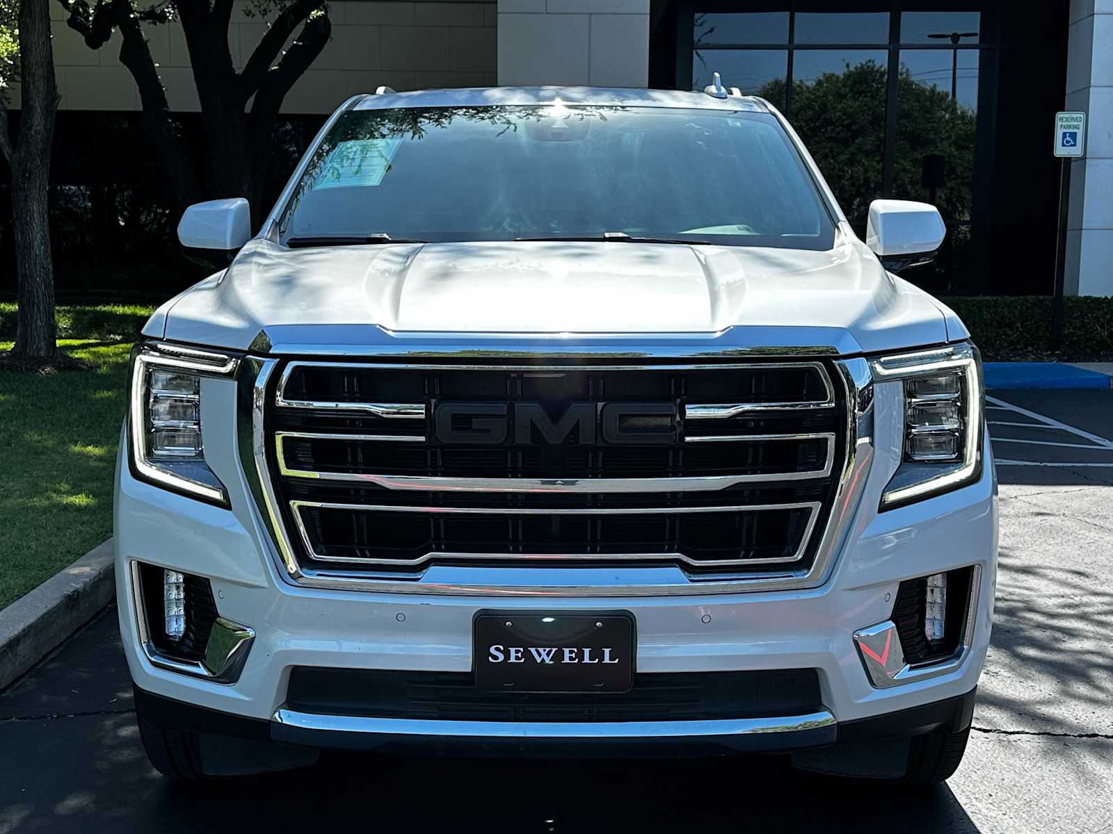 Used 2023 White Frost Tricoat GMC SLT image 2
