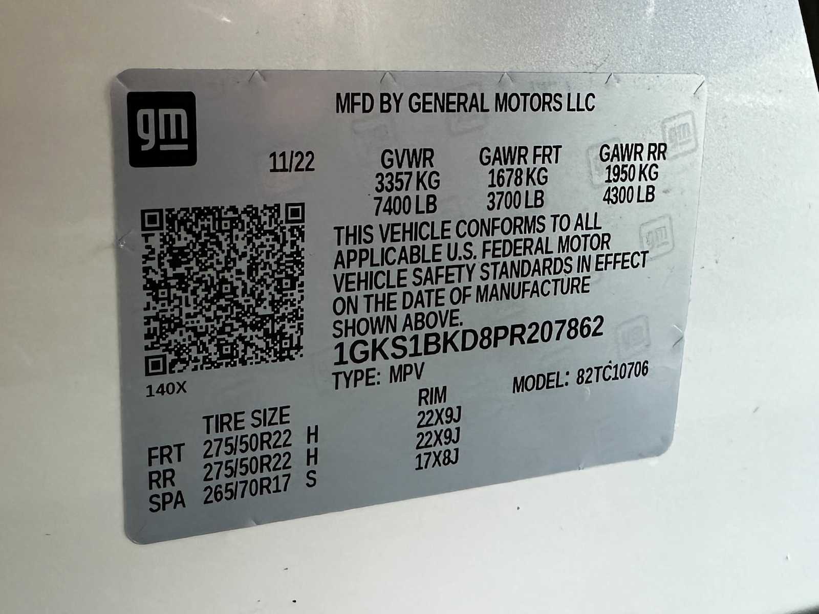 Used 2023 White Frost Tricoat GMC SLT image 24