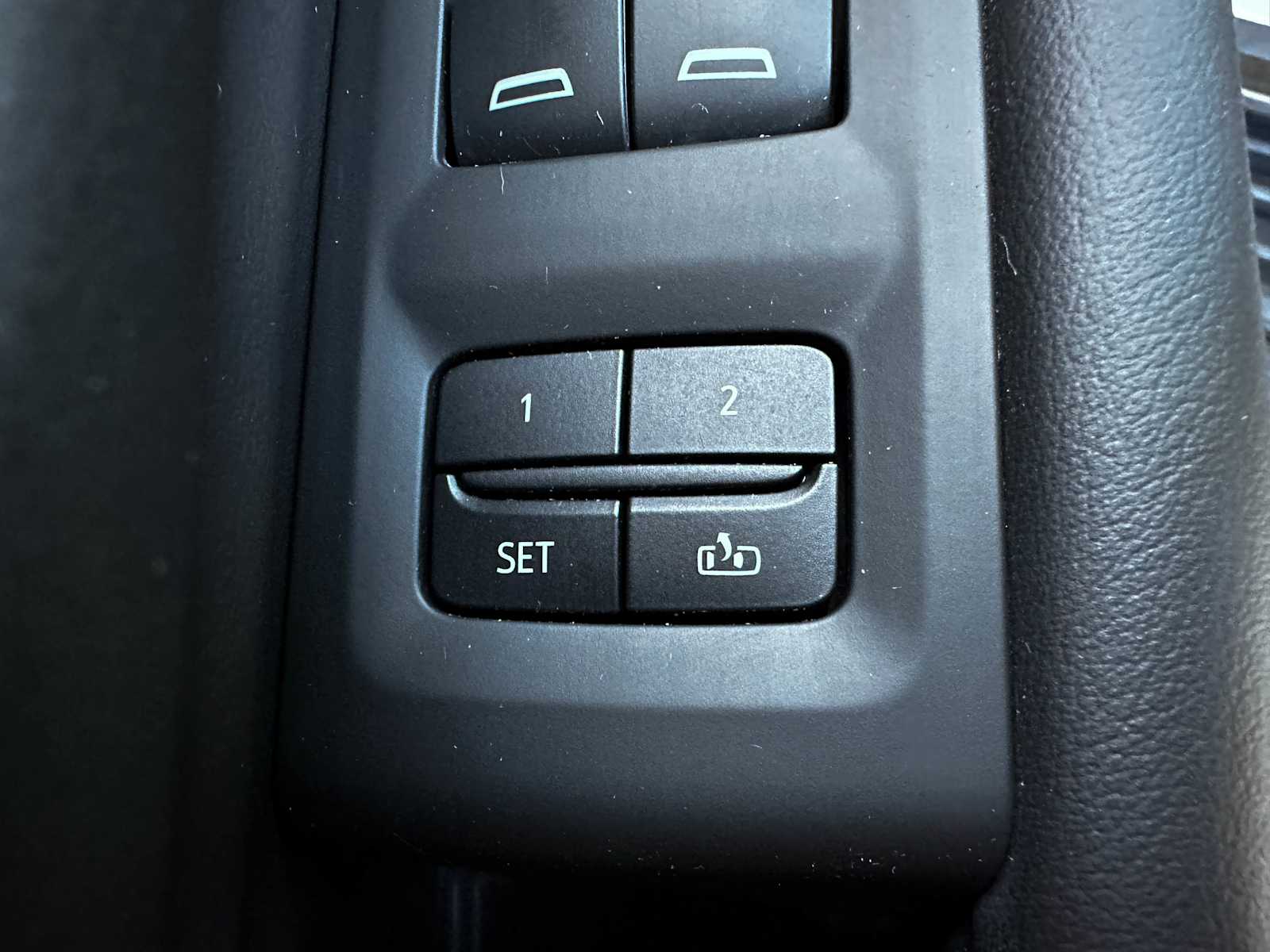 Used 2023 White Frost Tricoat GMC SLT image 17
