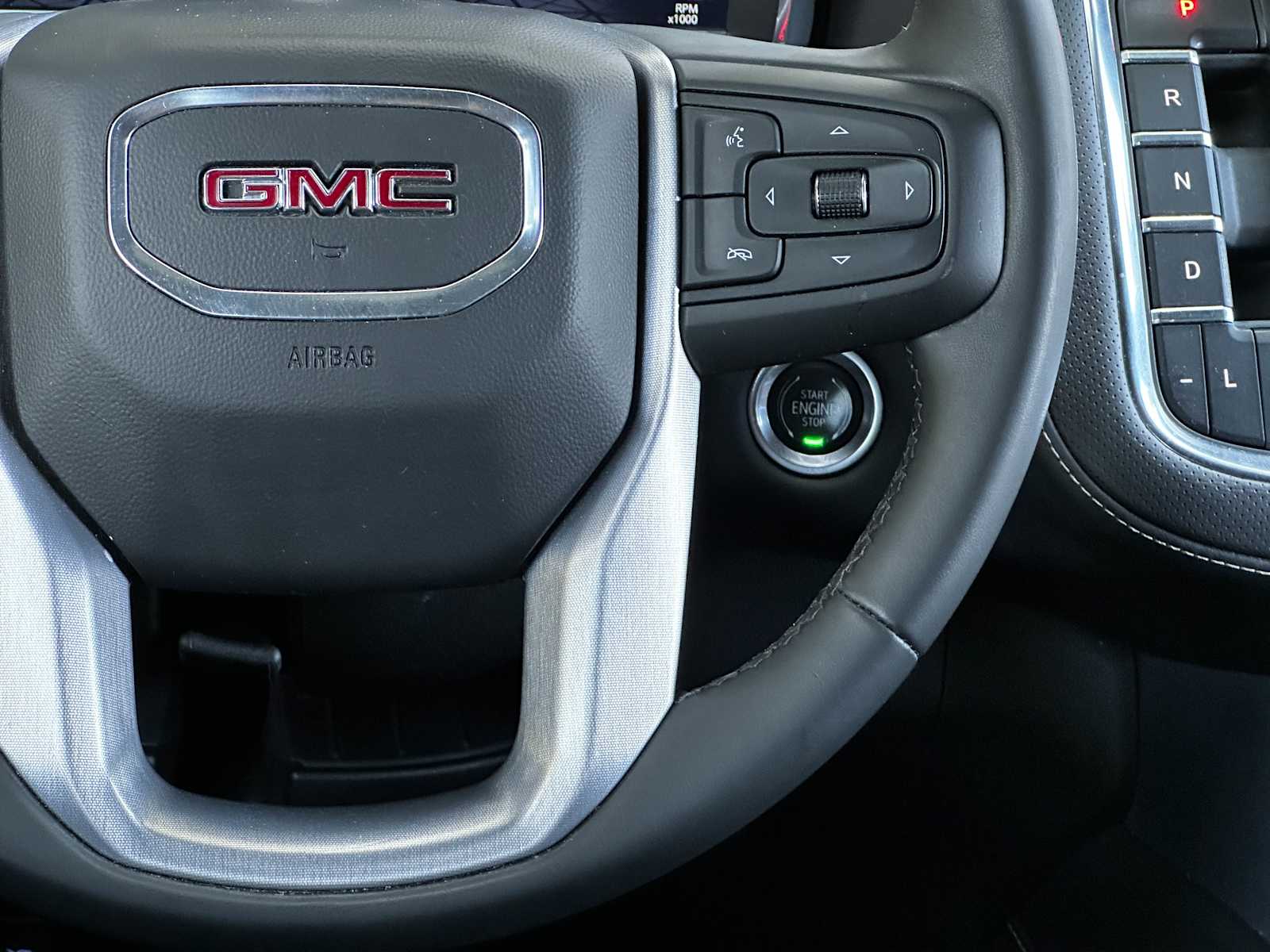 Used 2023 White Frost Tricoat GMC SLT image 21