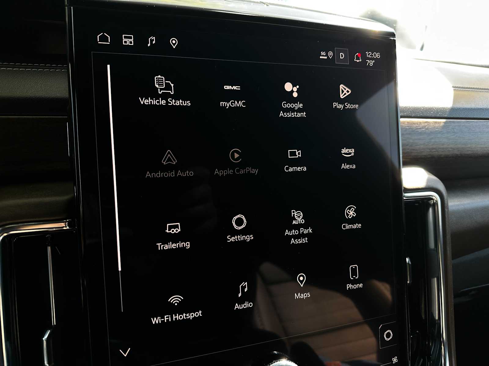 Used 2025 White Frost Tricoat GMC Denali Ultimate image 11