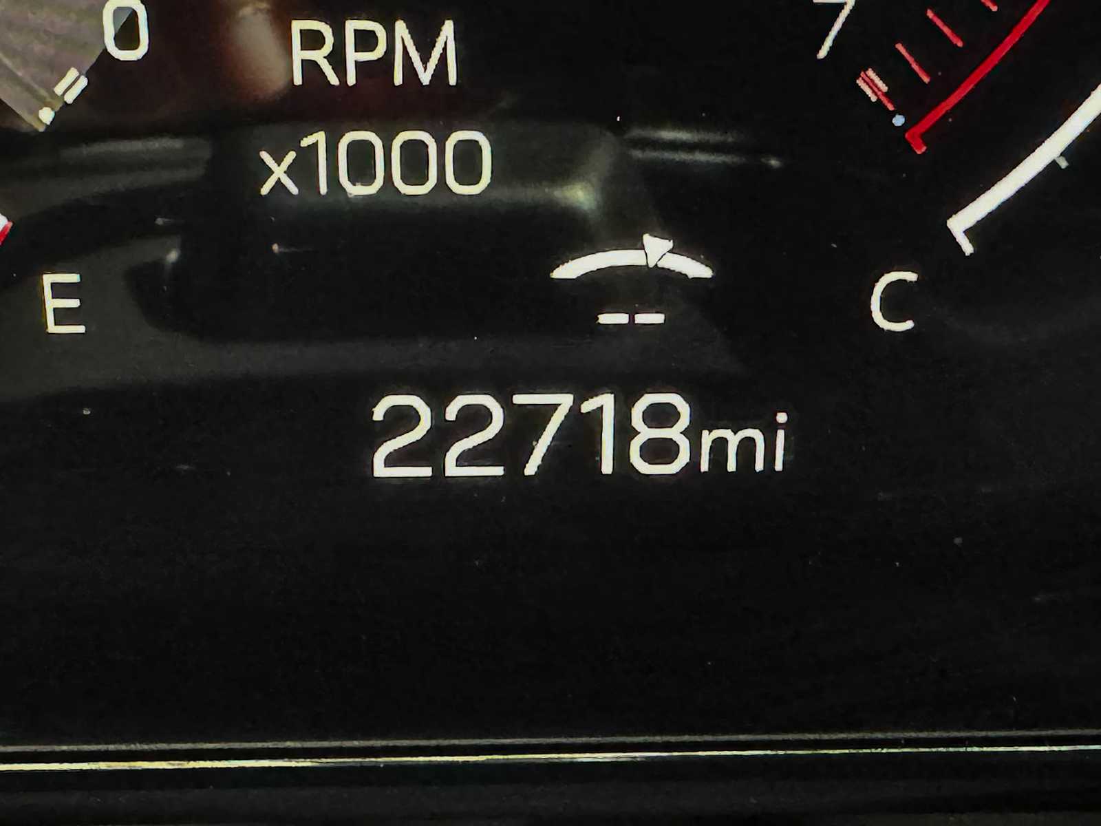 Used 2025 White Frost Tricoat GMC Denali Ultimate image 10