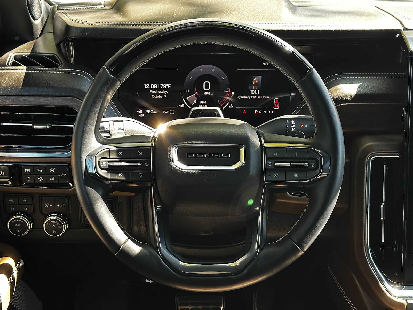 Used 2025 White Frost Tricoat GMC Denali Ultimate image 19