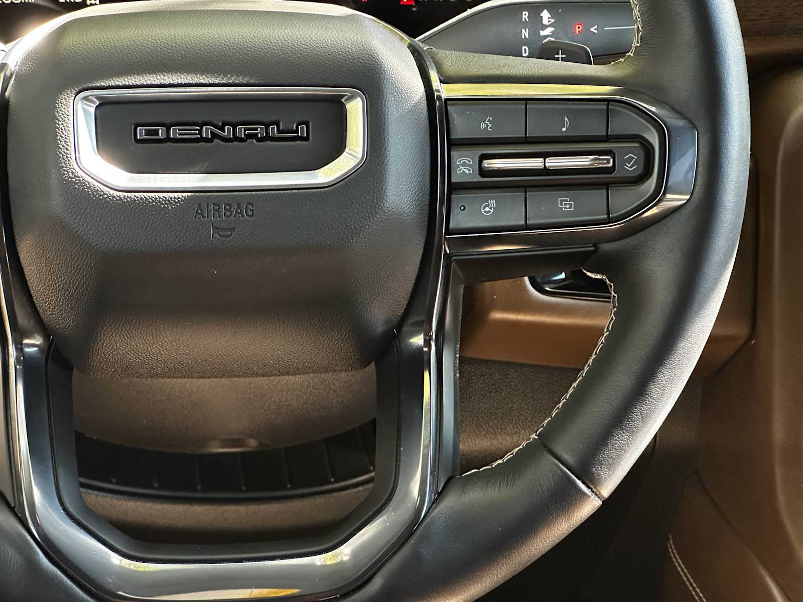 Used 2025 White Frost Tricoat GMC Denali Ultimate image 21