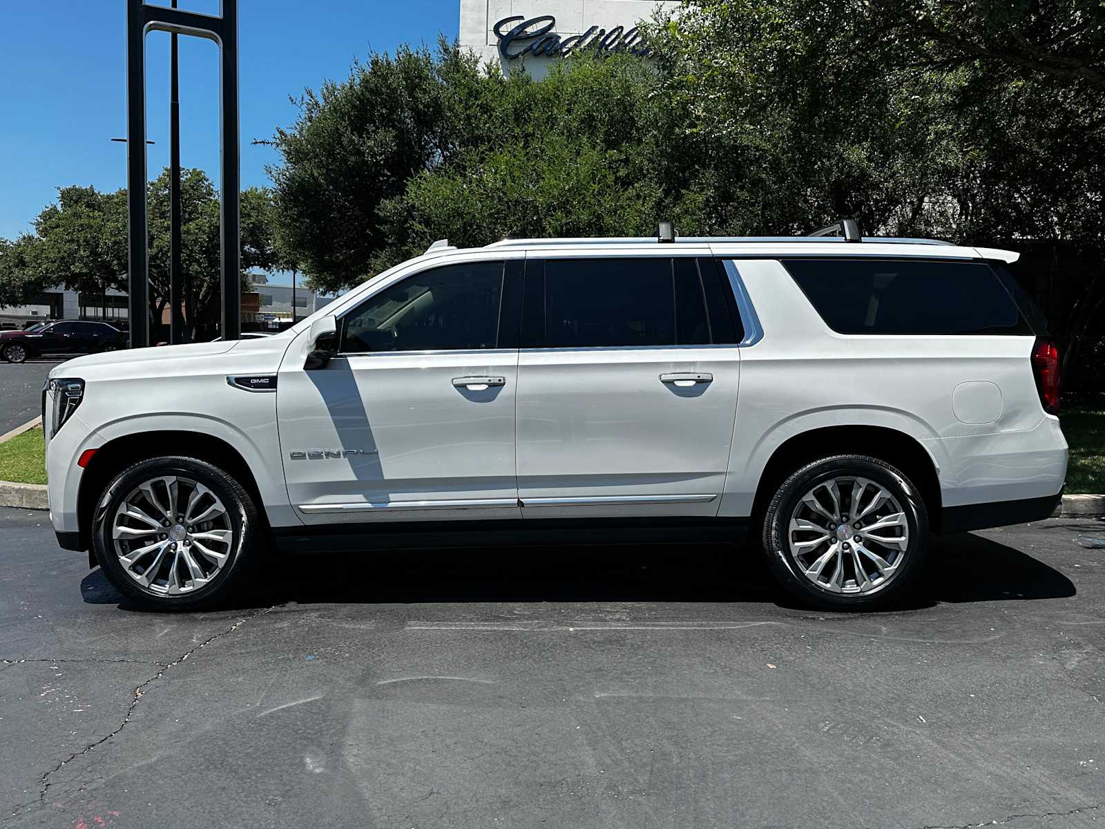Used 2021 WHITE FROST TRICOAT GMC Denali image 5