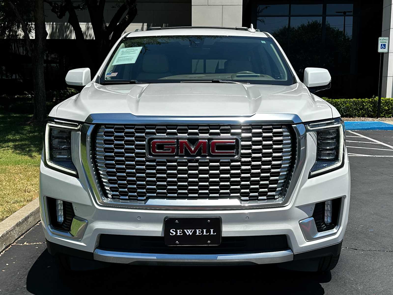 Used 2021 WHITE FROST TRICOAT GMC Denali image 2