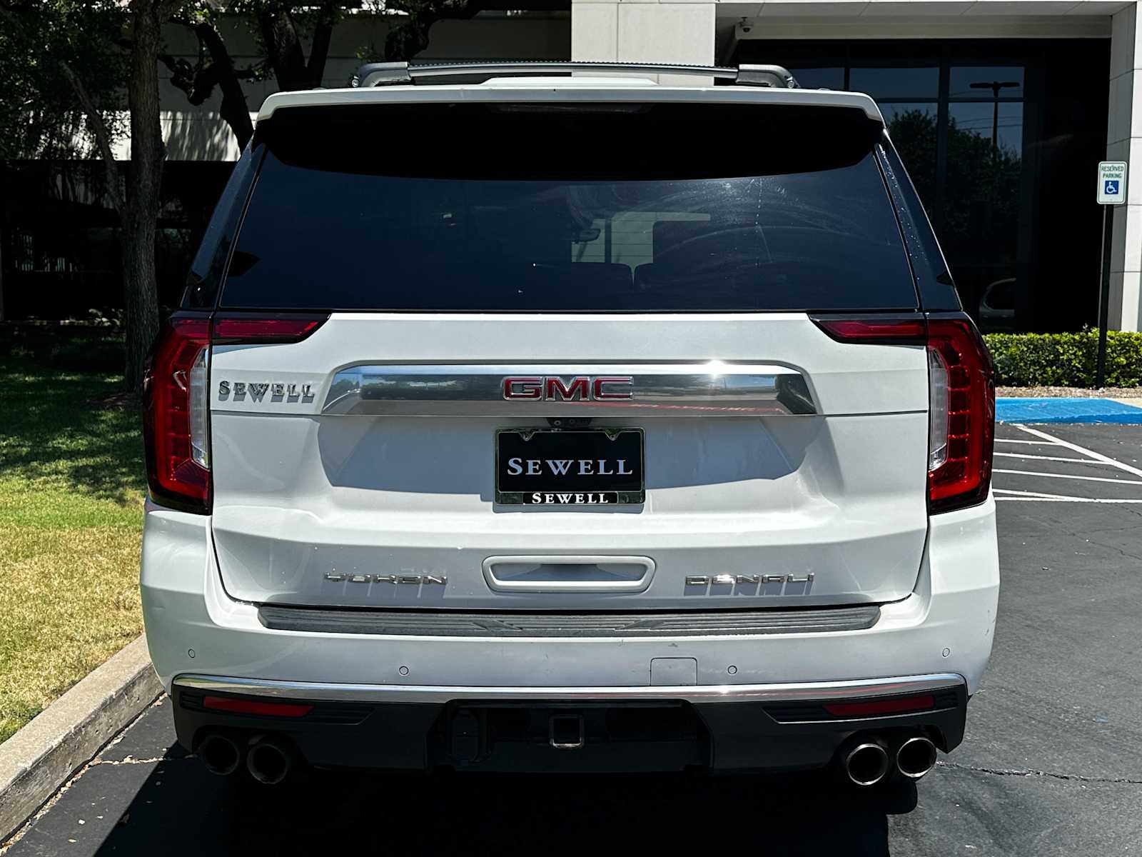 Used 2021 WHITE FROST TRICOAT GMC Denali image 3