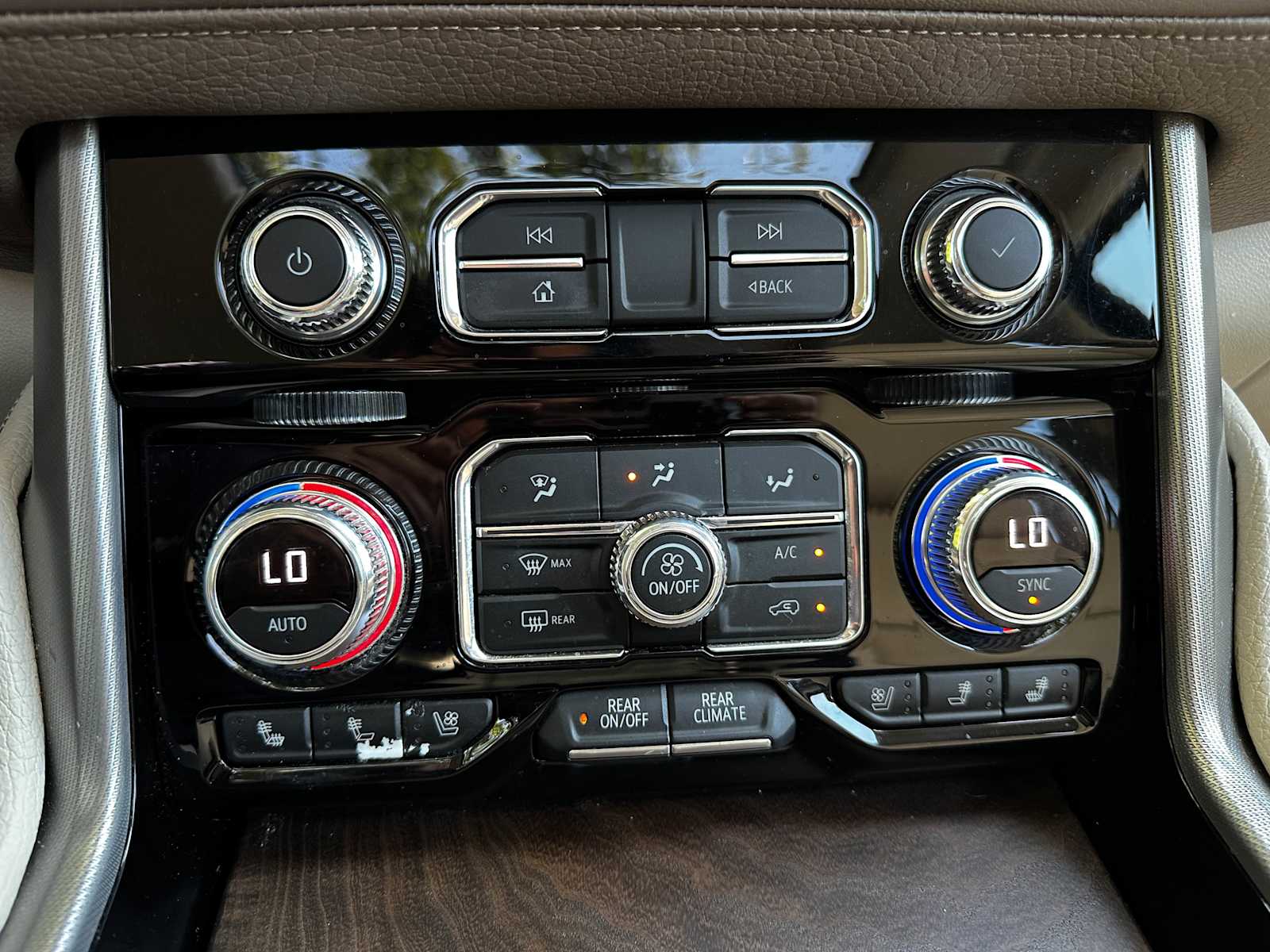 Used 2021 WHITE FROST TRICOAT GMC Denali image 14