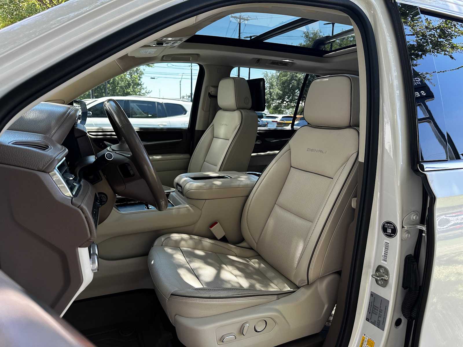 Used 2021 WHITE FROST TRICOAT GMC Denali image 9