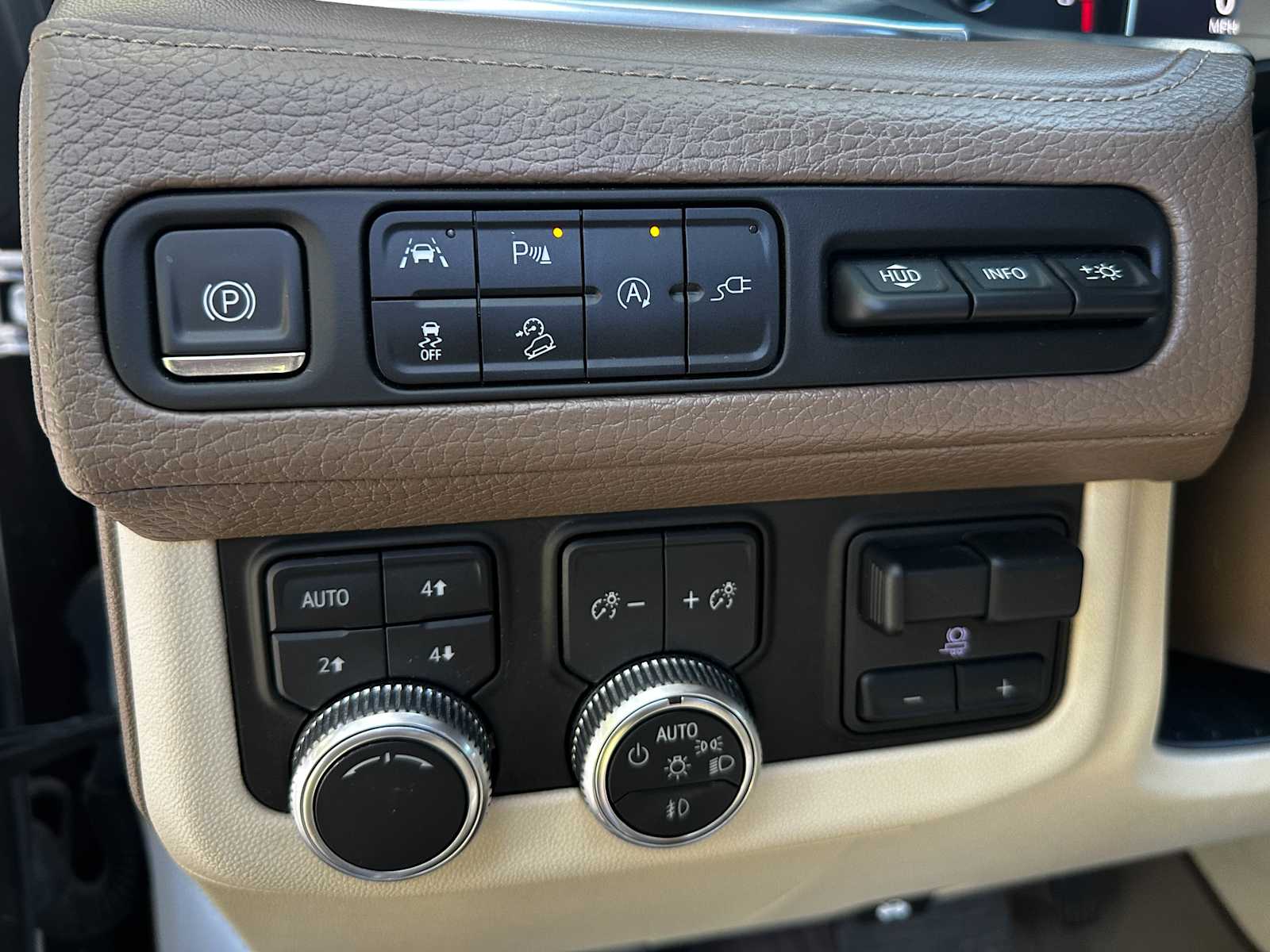 Used 2021 WHITE FROST TRICOAT GMC Denali image 16