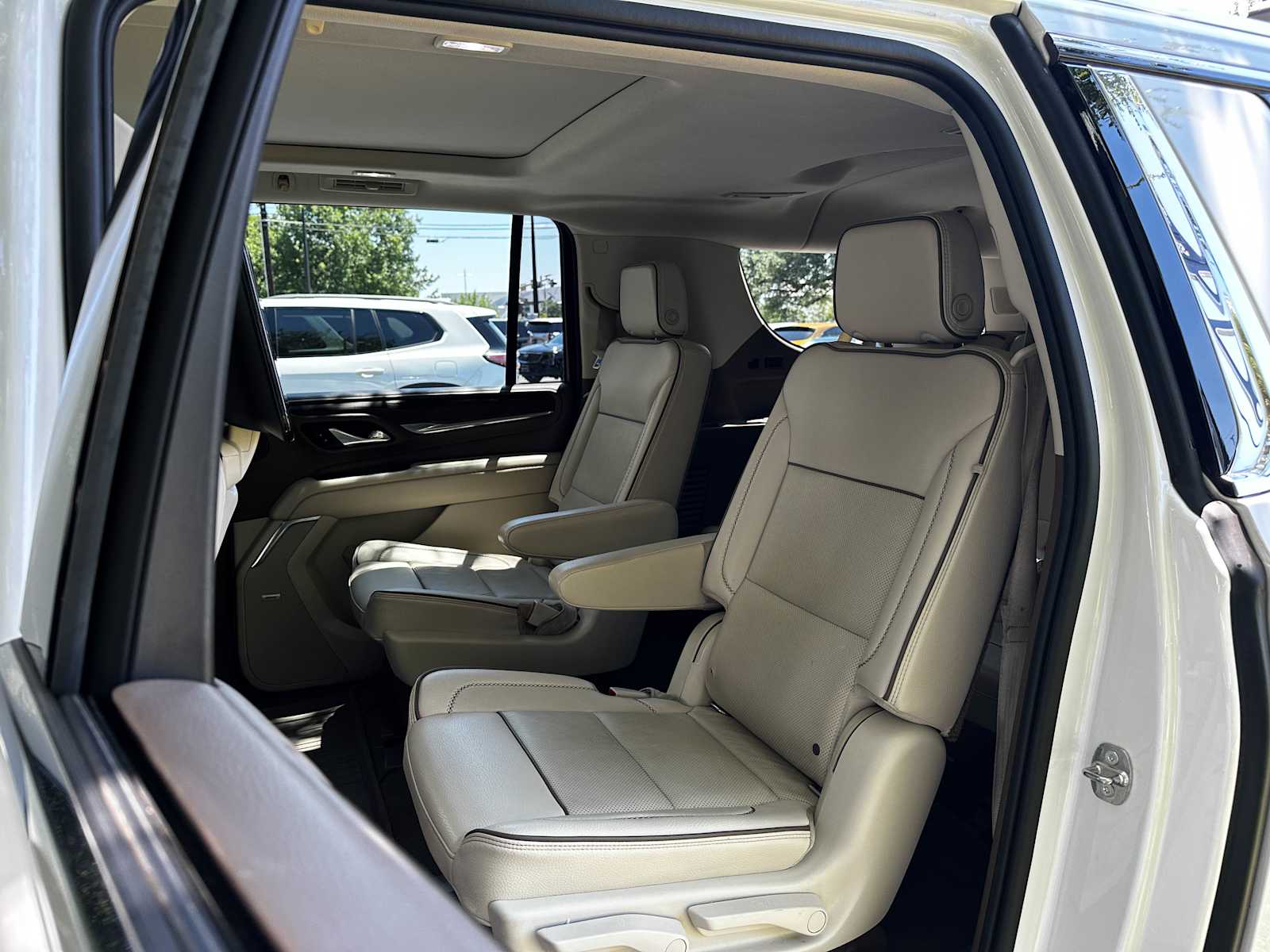Used 2021 WHITE FROST TRICOAT GMC Denali image 24
