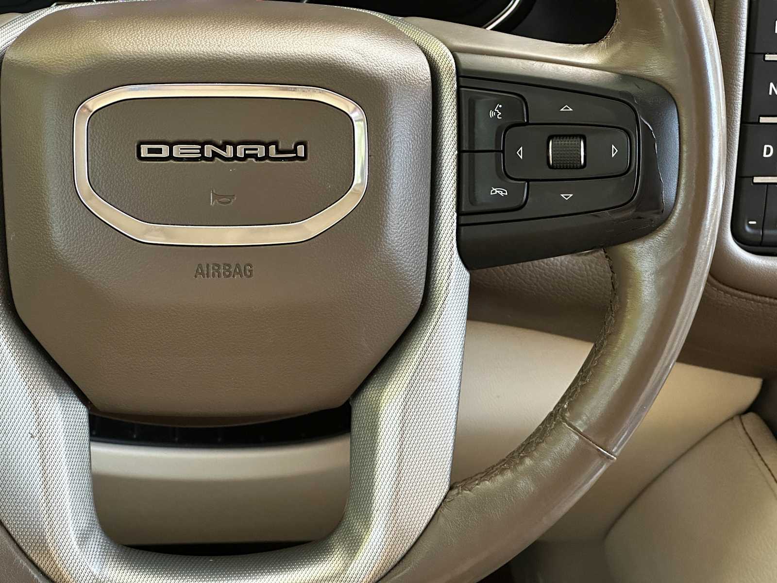 Used 2021 WHITE FROST TRICOAT GMC Denali image 21