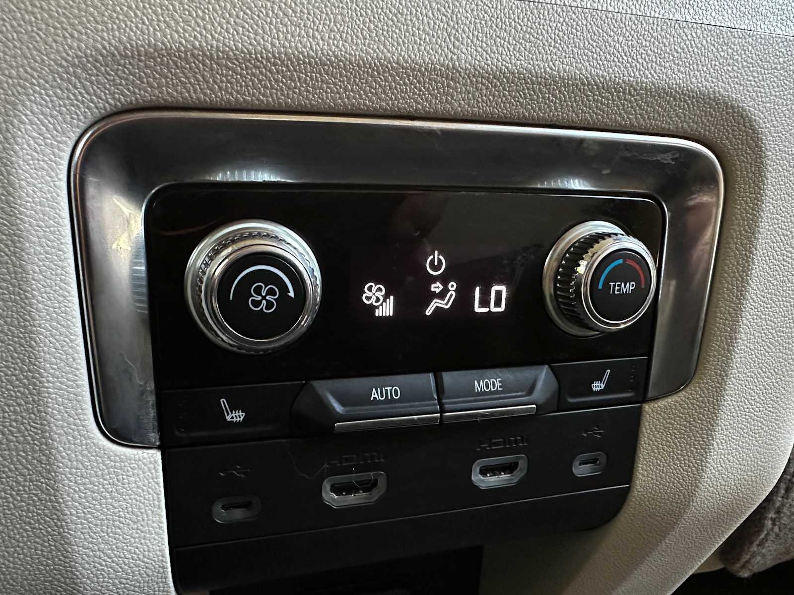 Used 2021 WHITE FROST TRICOAT GMC Denali image 23