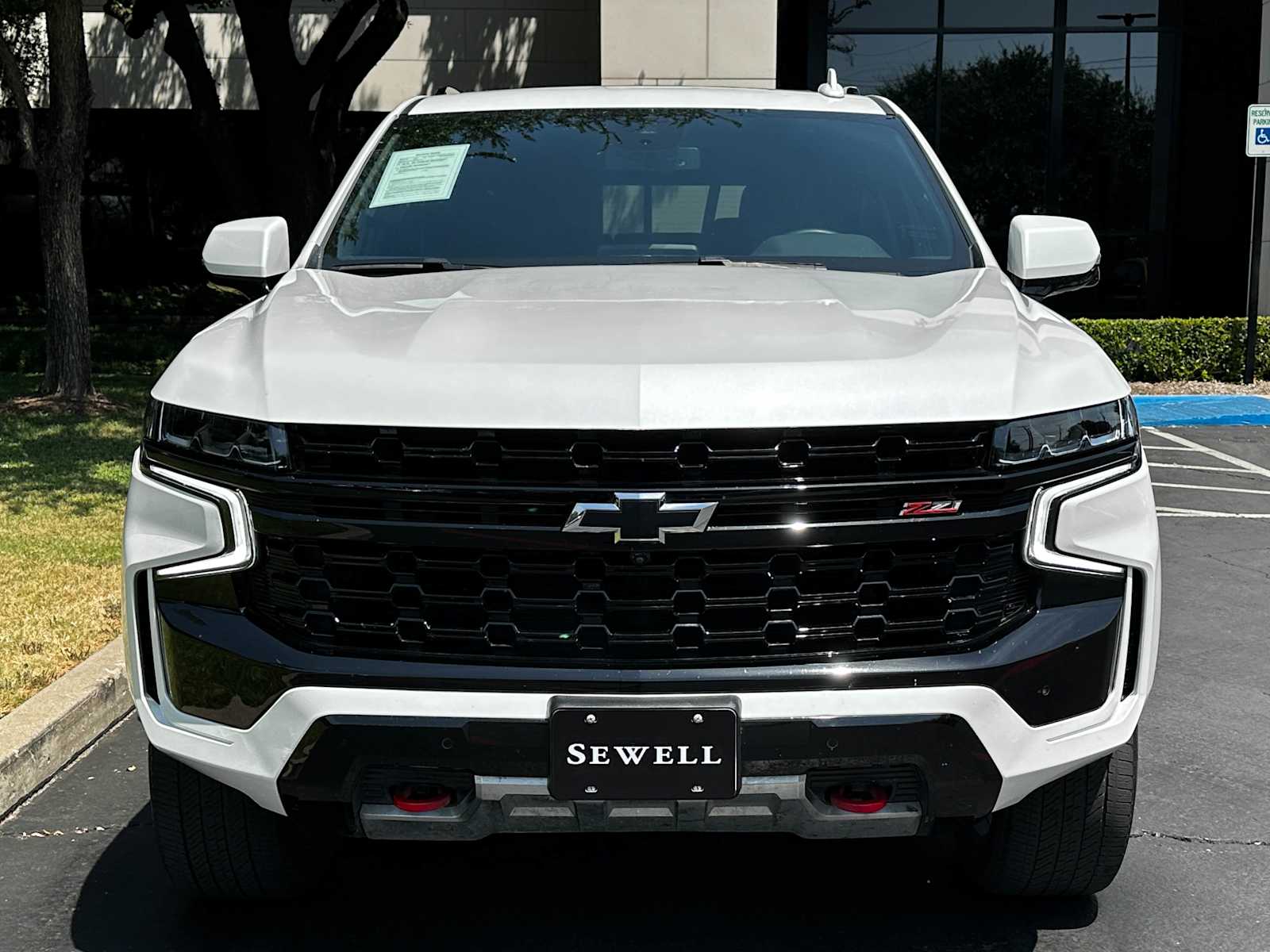 Used 2024 Iridescent Pearl Tricoat Chevrolet Z71 image 2