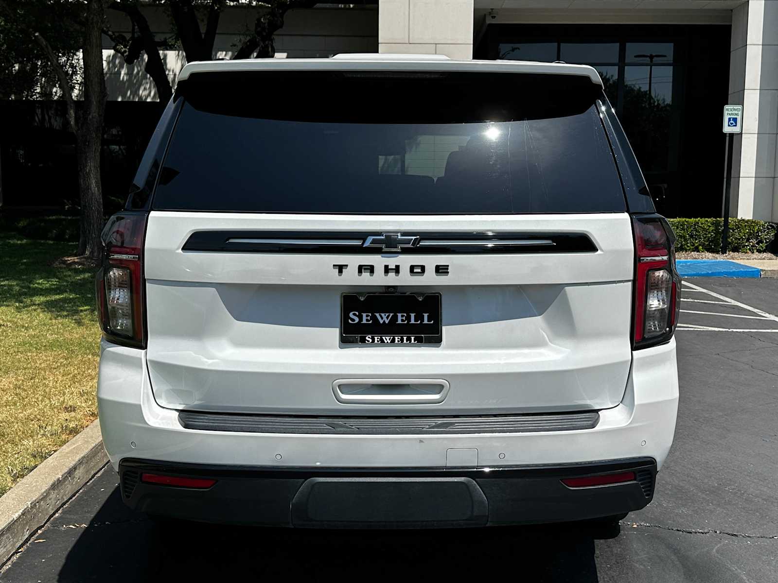 Used 2024 Iridescent Pearl Tricoat Chevrolet Z71 image 3