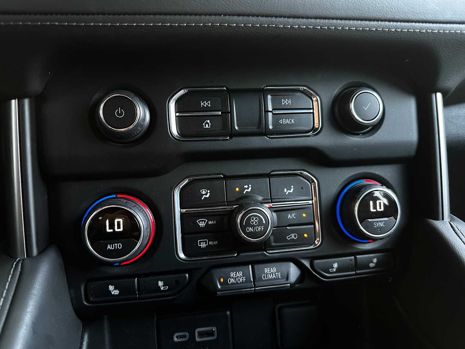 Used 2024 Iridescent Pearl Tricoat Chevrolet Z71 image 14