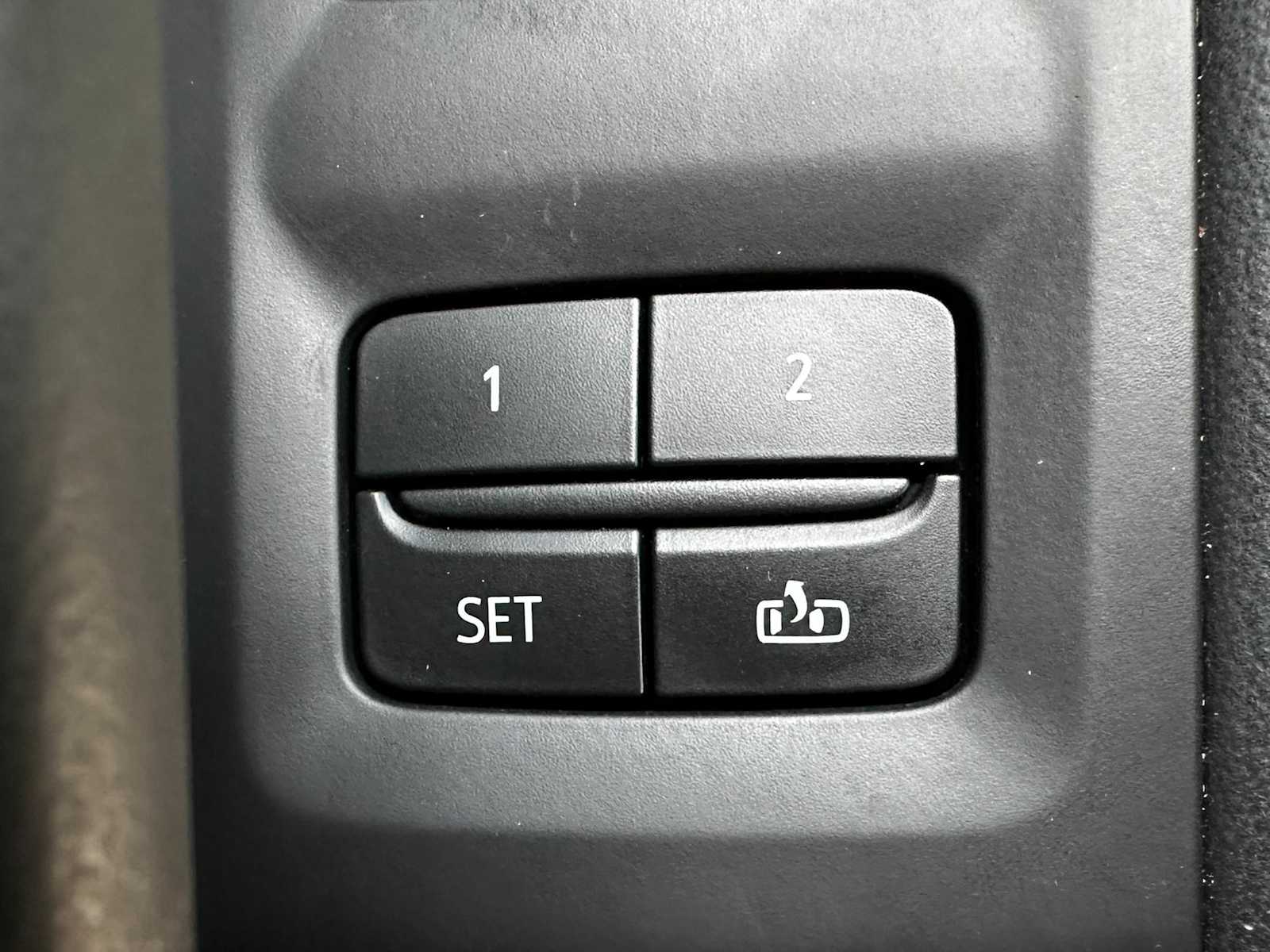 Used 2024 Iridescent Pearl Tricoat Chevrolet Z71 image 17