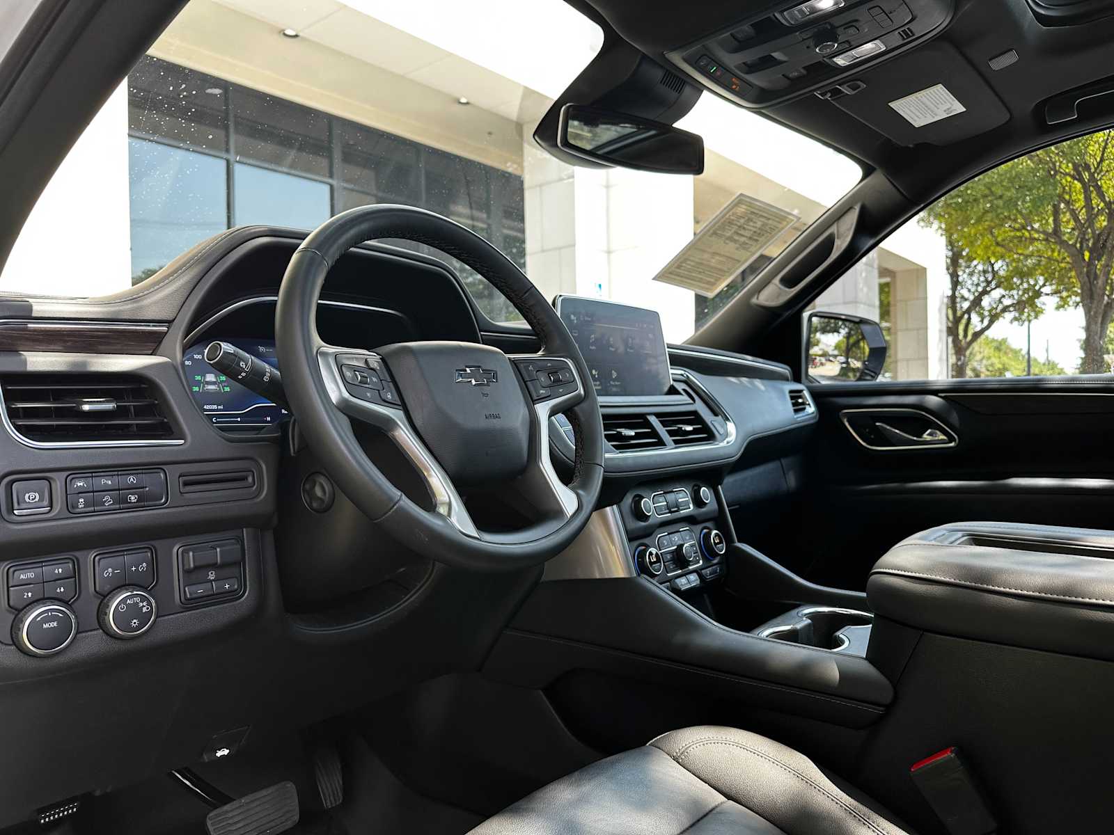 Used 2024 Iridescent Pearl Tricoat Chevrolet Z71 image 8