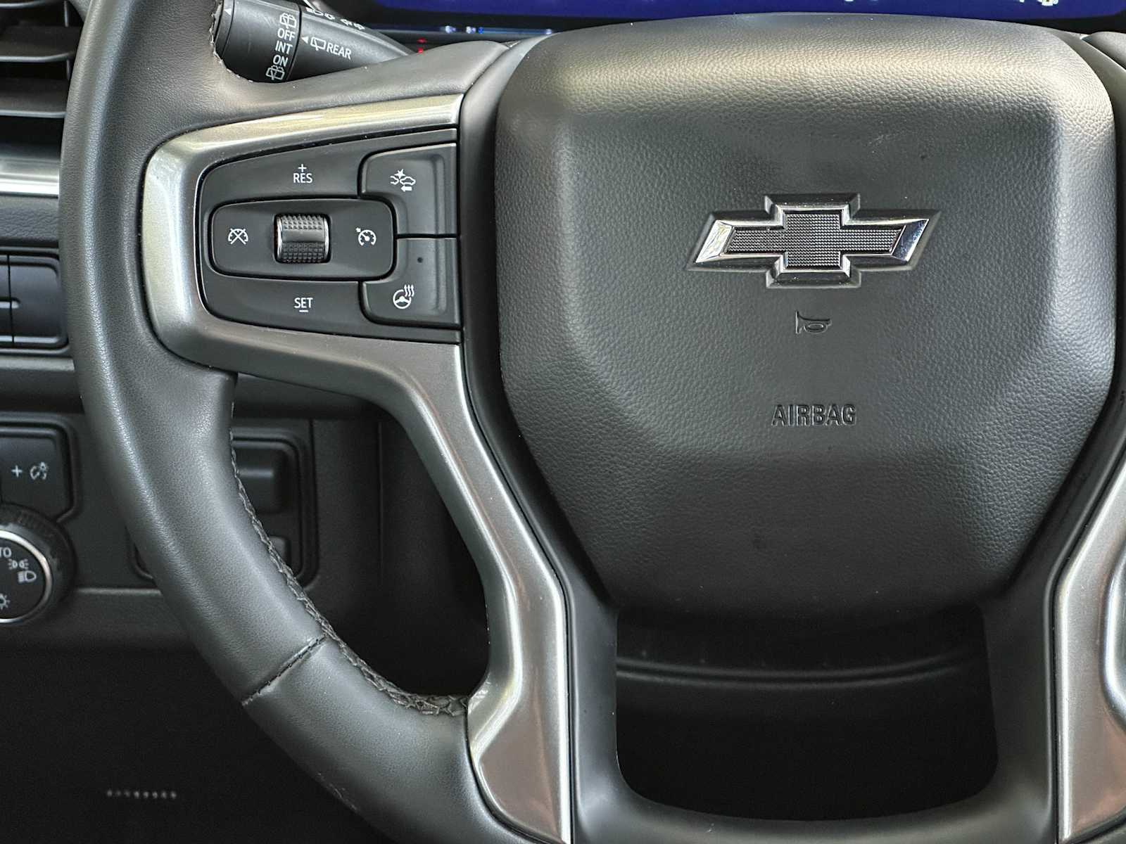 Used 2024 Iridescent Pearl Tricoat Chevrolet Z71 image 20