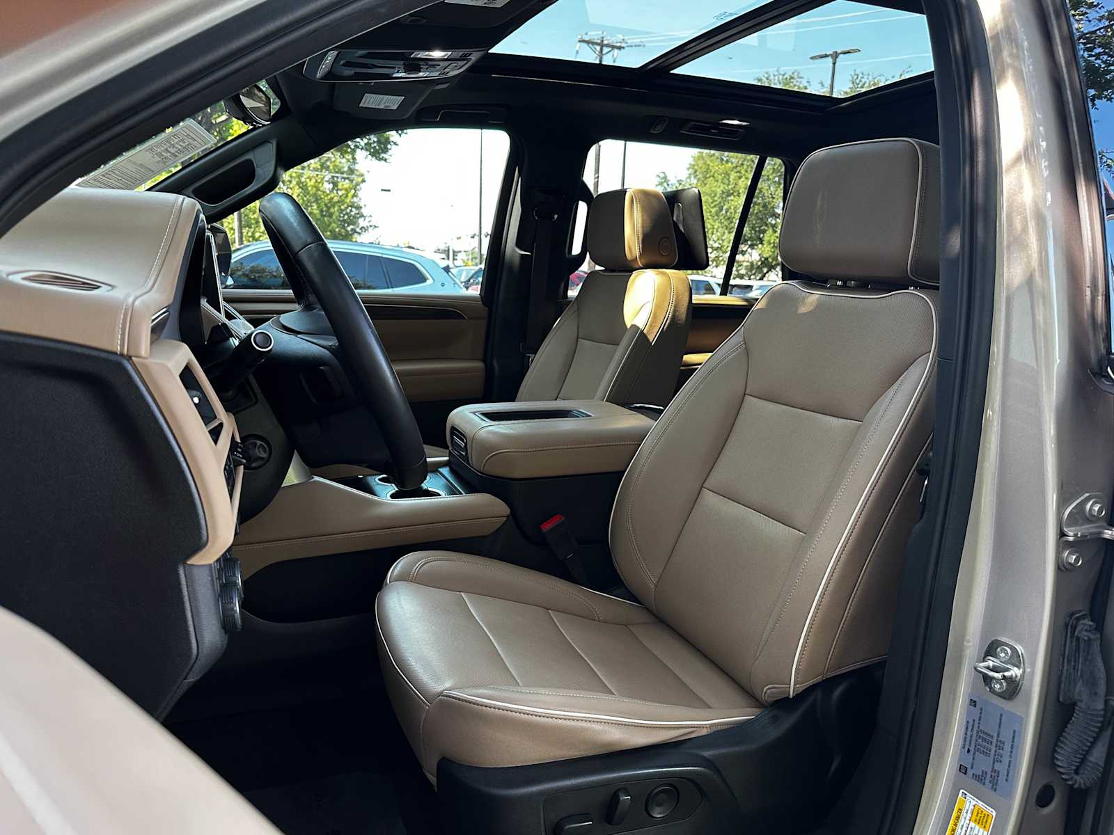 Used 2023 Empire Beige Metallic Chevrolet Premier image 9