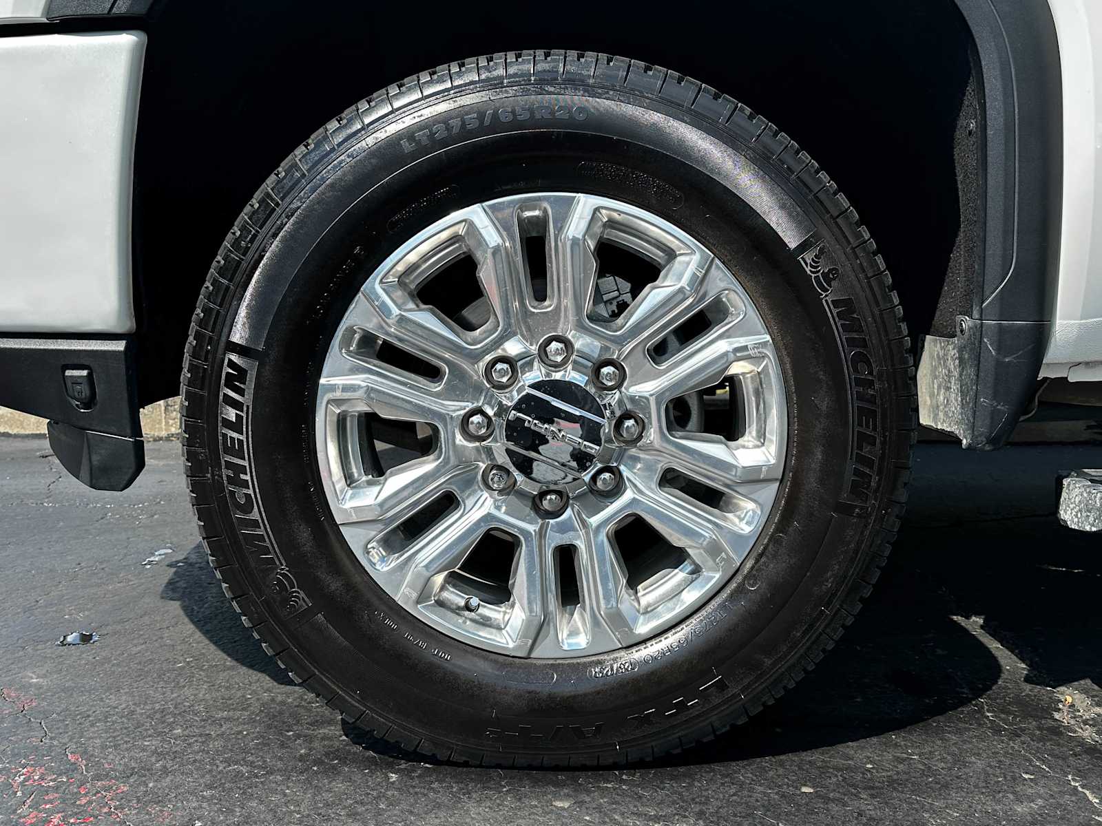 Used 2022 White Frost Tricoat GMC Denali image 7