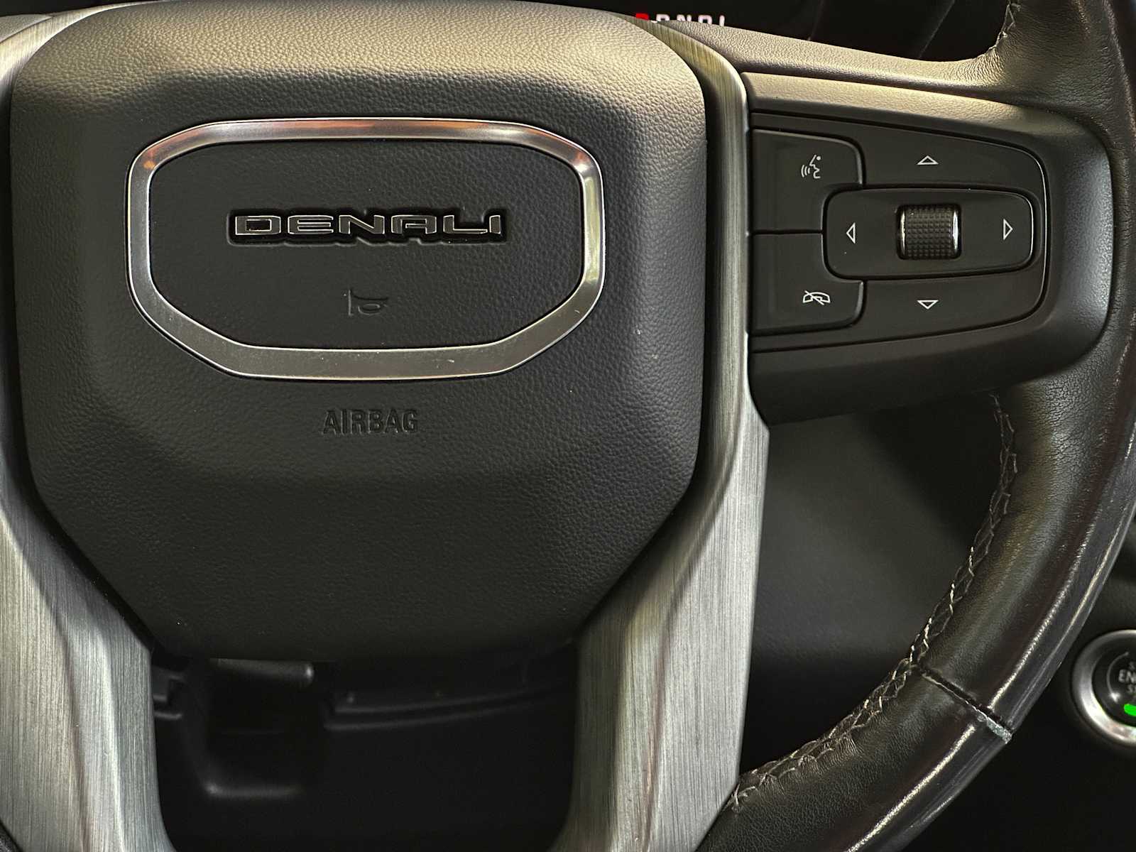 Used 2022 White Frost Tricoat GMC Denali image 22