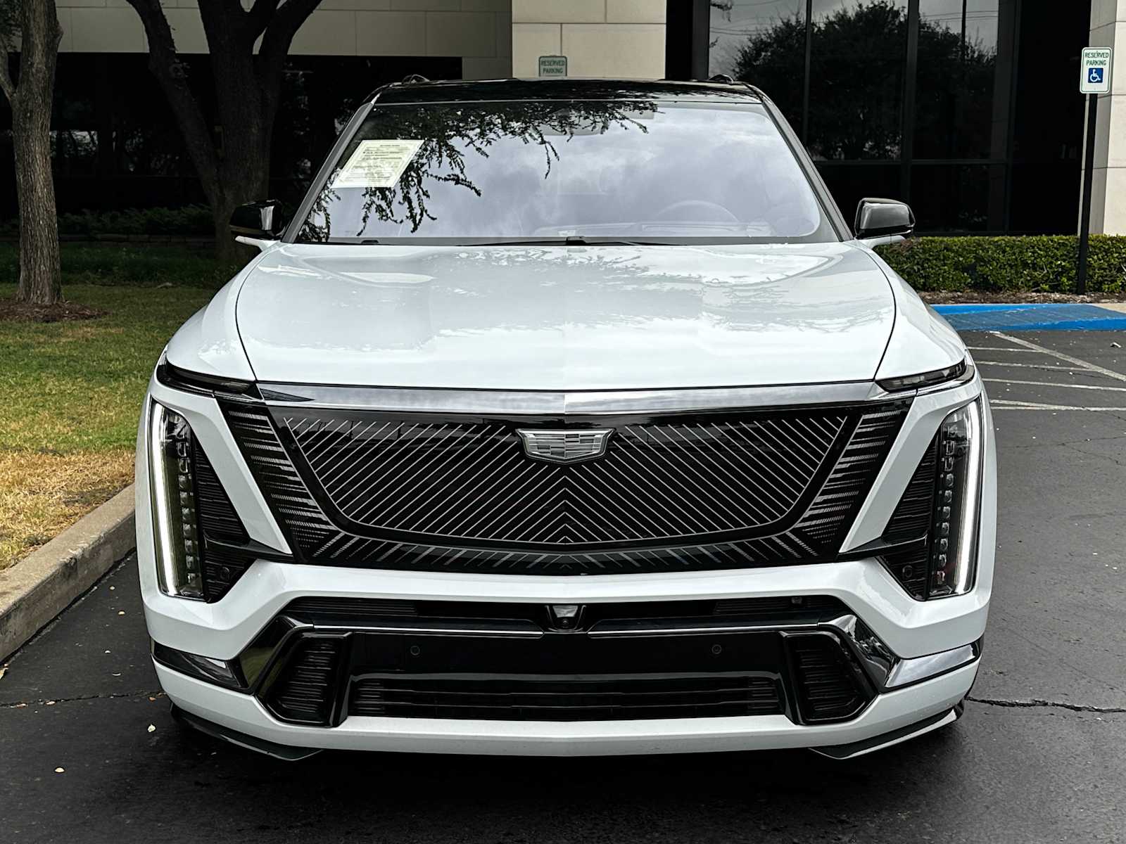 Certified Used 2026 Vibrant White Tricoat Cadillac Platinum image 2